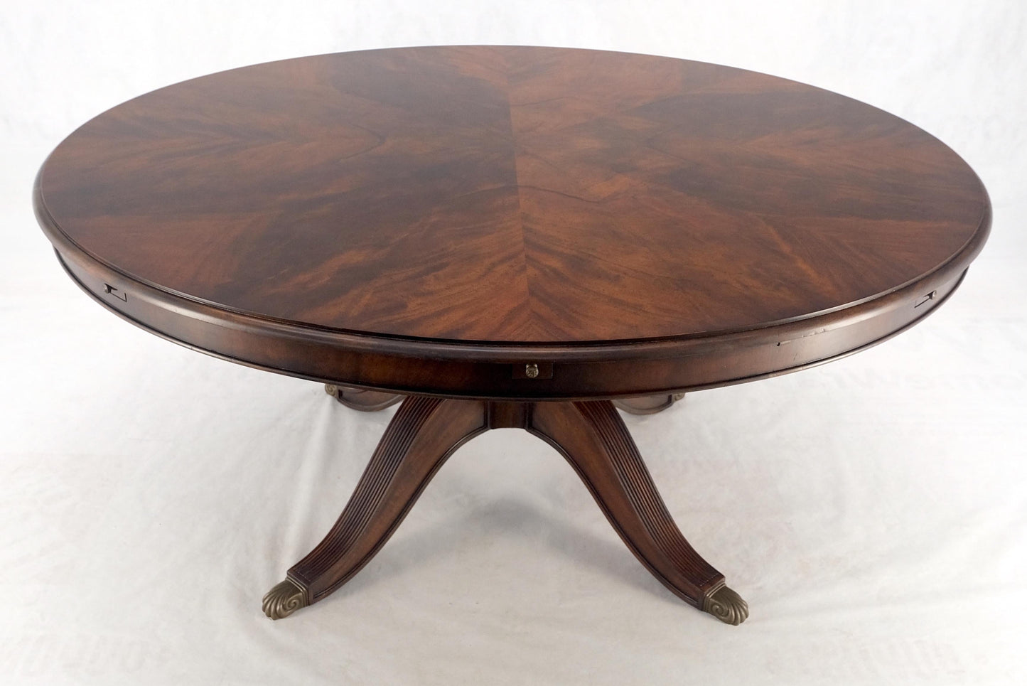 Jonathan Charles 66/92' Diamet Round 8 board Extendable Dining Table Single Base