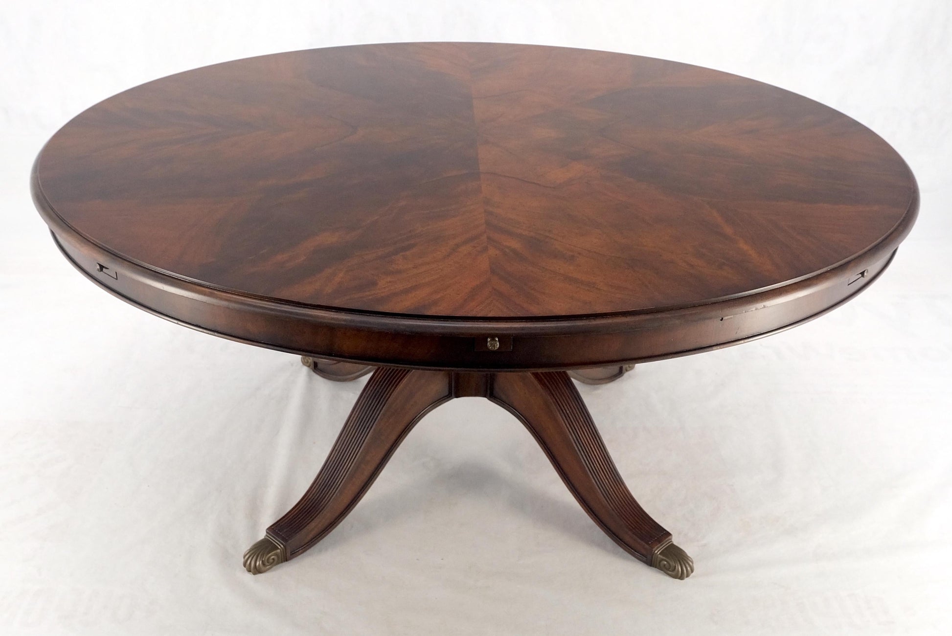 Jonathan Charles 66/92' Diamet Round 8 board Extendable Dining Table Single Base