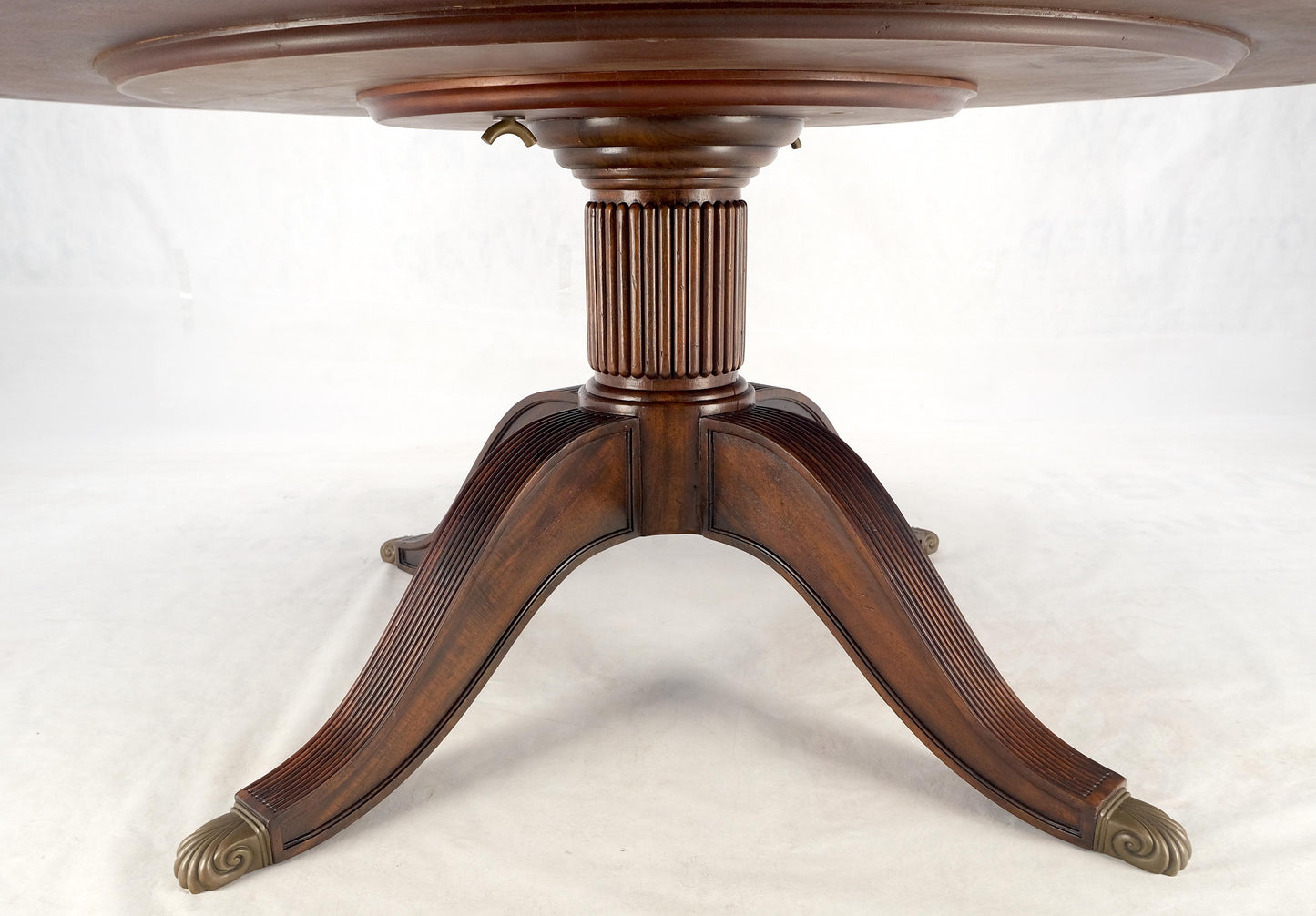Jonathan Charles 66/92' Diamet Round 8 board Extendable Dining Table Single Base