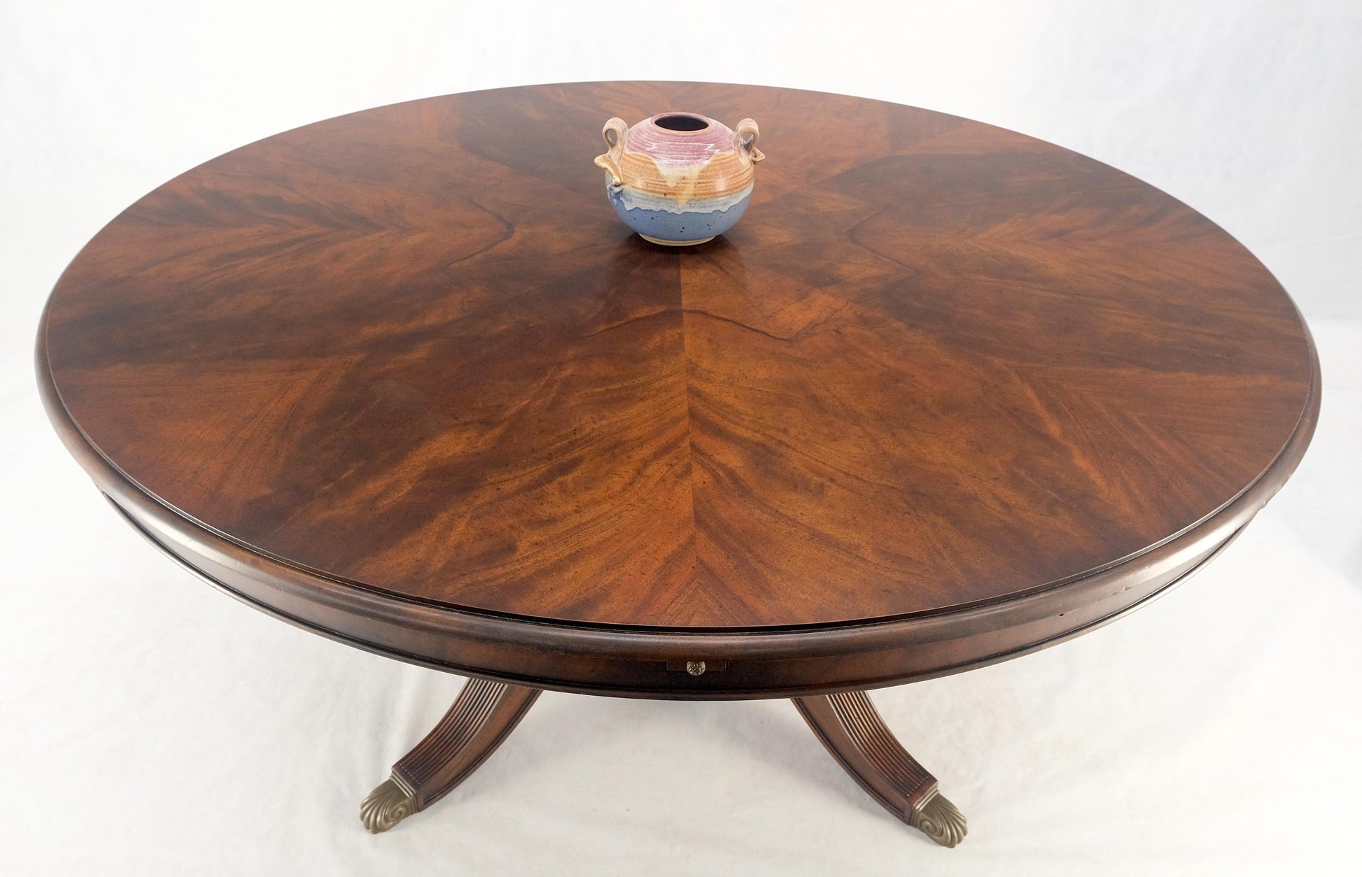 Jonathan Charles 66/92' Diamet Round 8 board Extendable Dining Table Single Base