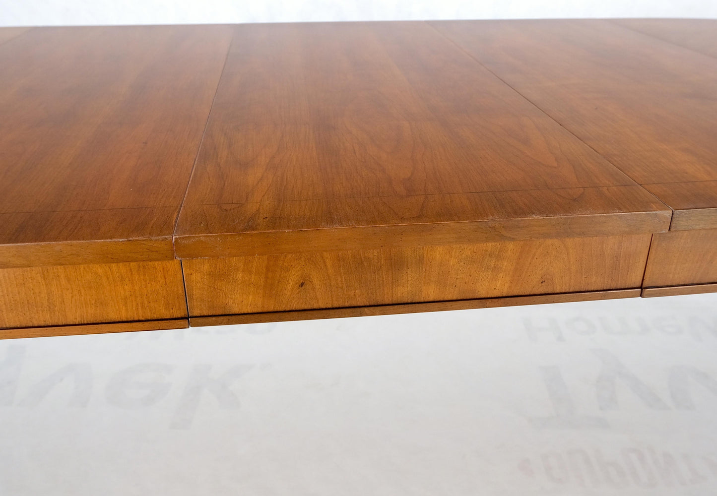 EstablishedLines American Mid-Century Oval Satinwood DiningTable 3 Leaves Fluted Tapered Leg Mint