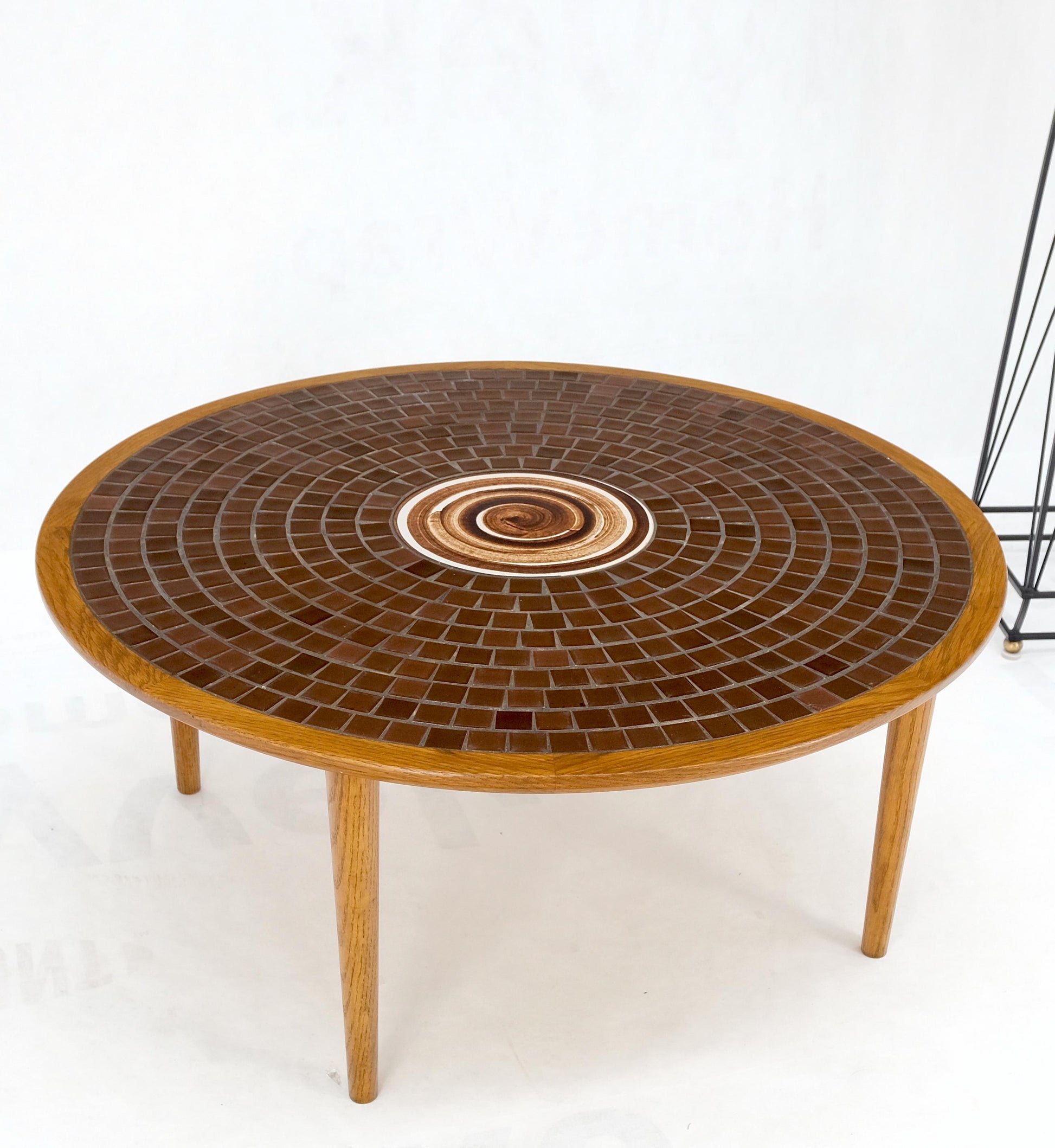 EstablishedLines Gordon Martz Tile Mosaic Round Top Coffee Table on Tapered Dowel Legs MINT!