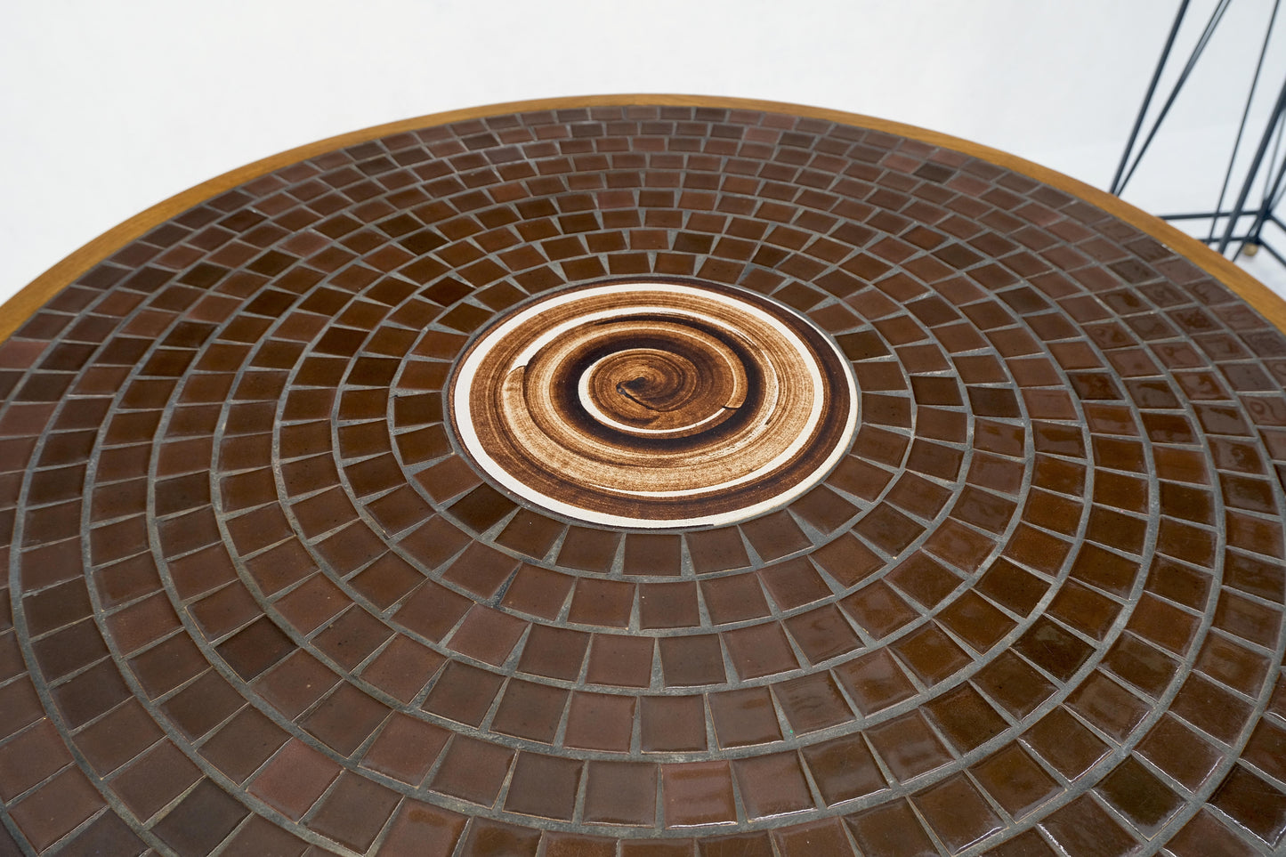 Gordon Martz Tile Mosaic Round Top Coffee Table on Tapered Dowel Legs MINT!