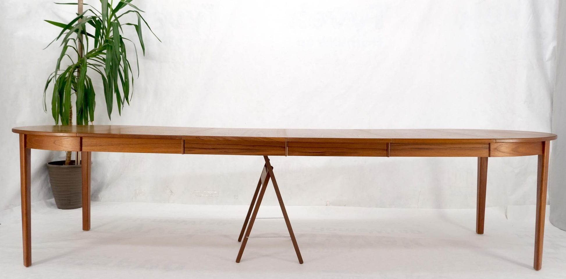 EstablishedLines Danish Teak Mid Century Modern Round Dining Banquet Conference Table 4 Leaf MINT