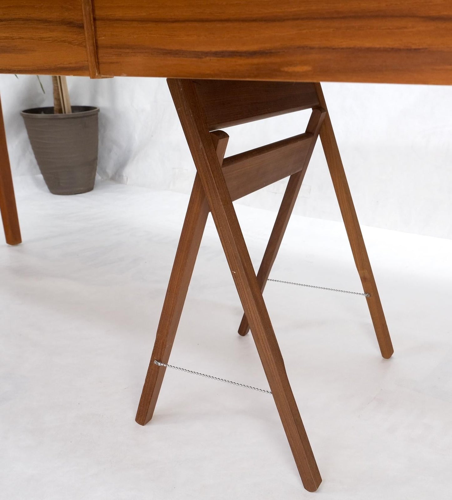 EstablishedLines Danish Teak Mid Century Modern Round Dining Banquet Conference Table 4 Leaf MINT