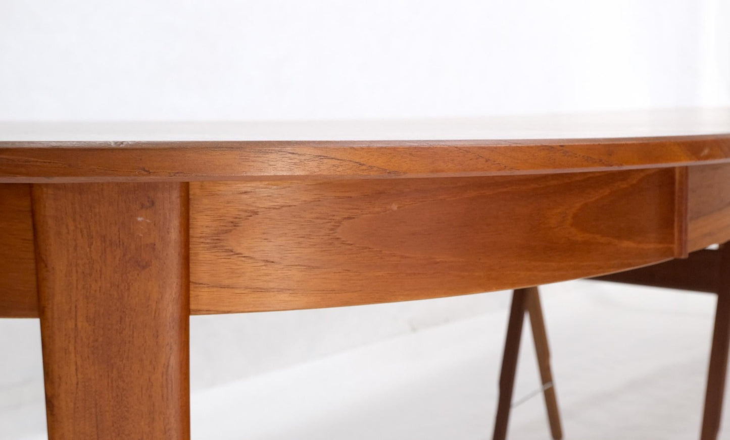 EstablishedLines Danish Teak Mid Century Modern Round Dining Banquet Conference Table 4 Leaf MINT