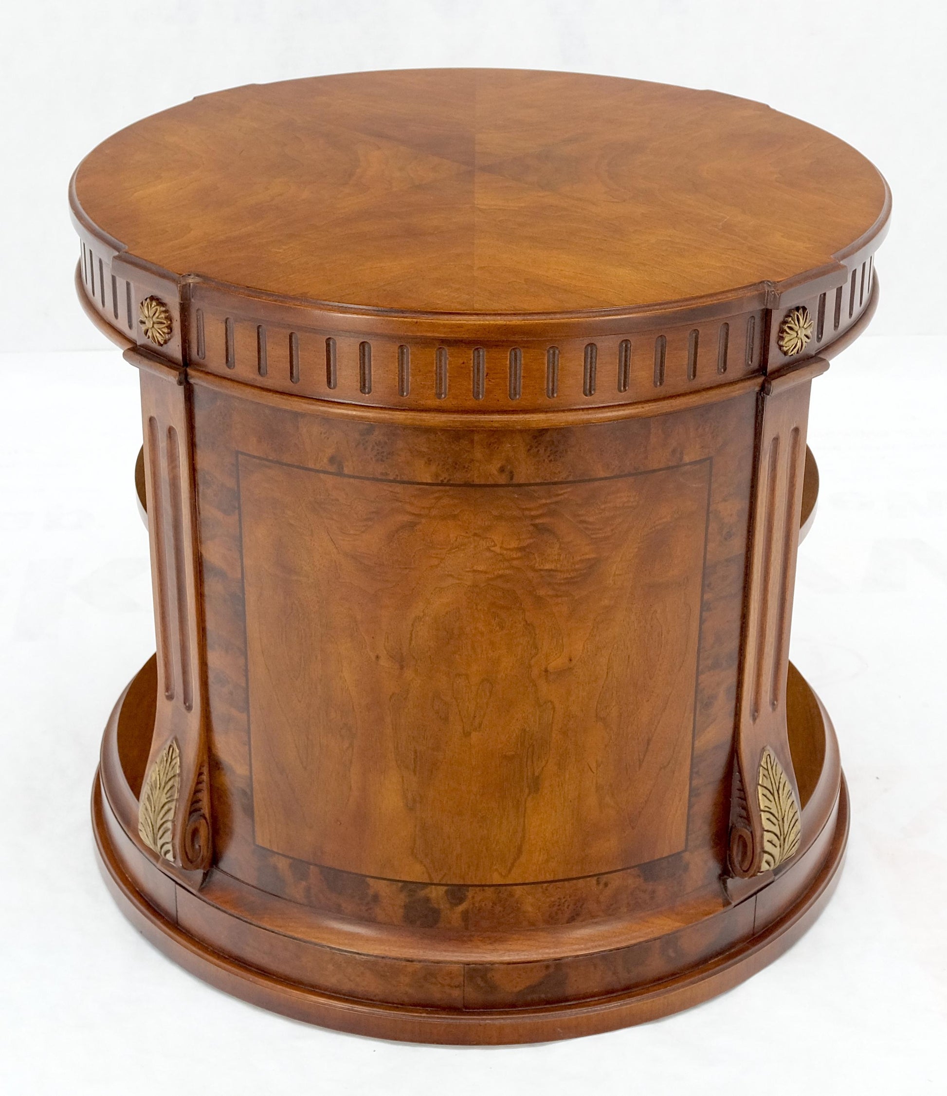 EstablishedLines Henredon Burl Walnut Round Center Lamp Side Occasional Table Stand Shelves Mint!