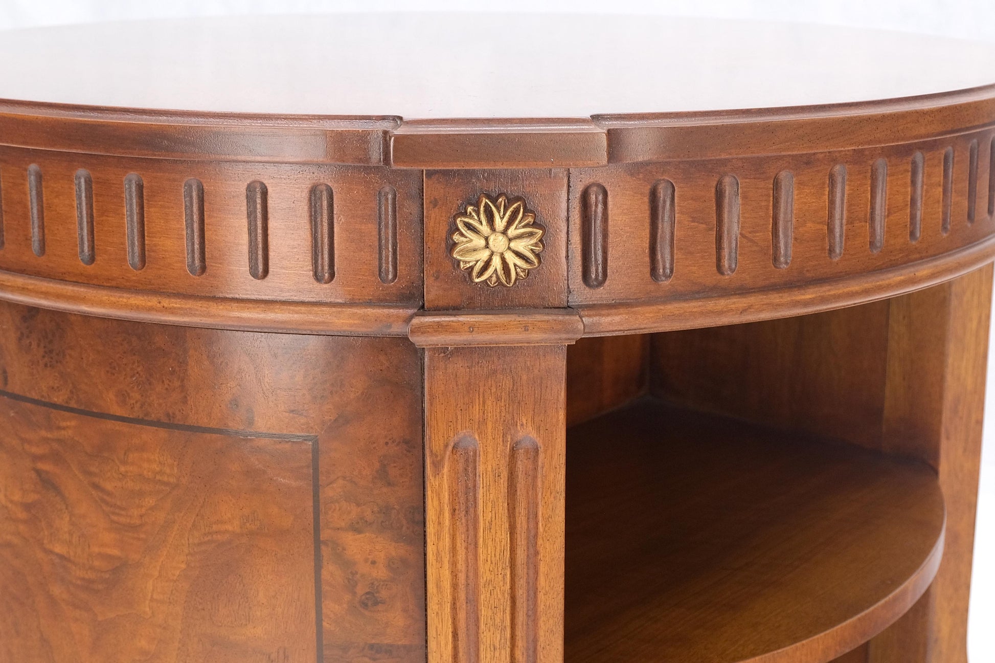 EstablishedLines Henredon Burl Walnut Round Center Lamp Side Occasional Table Stand Shelves Mint!