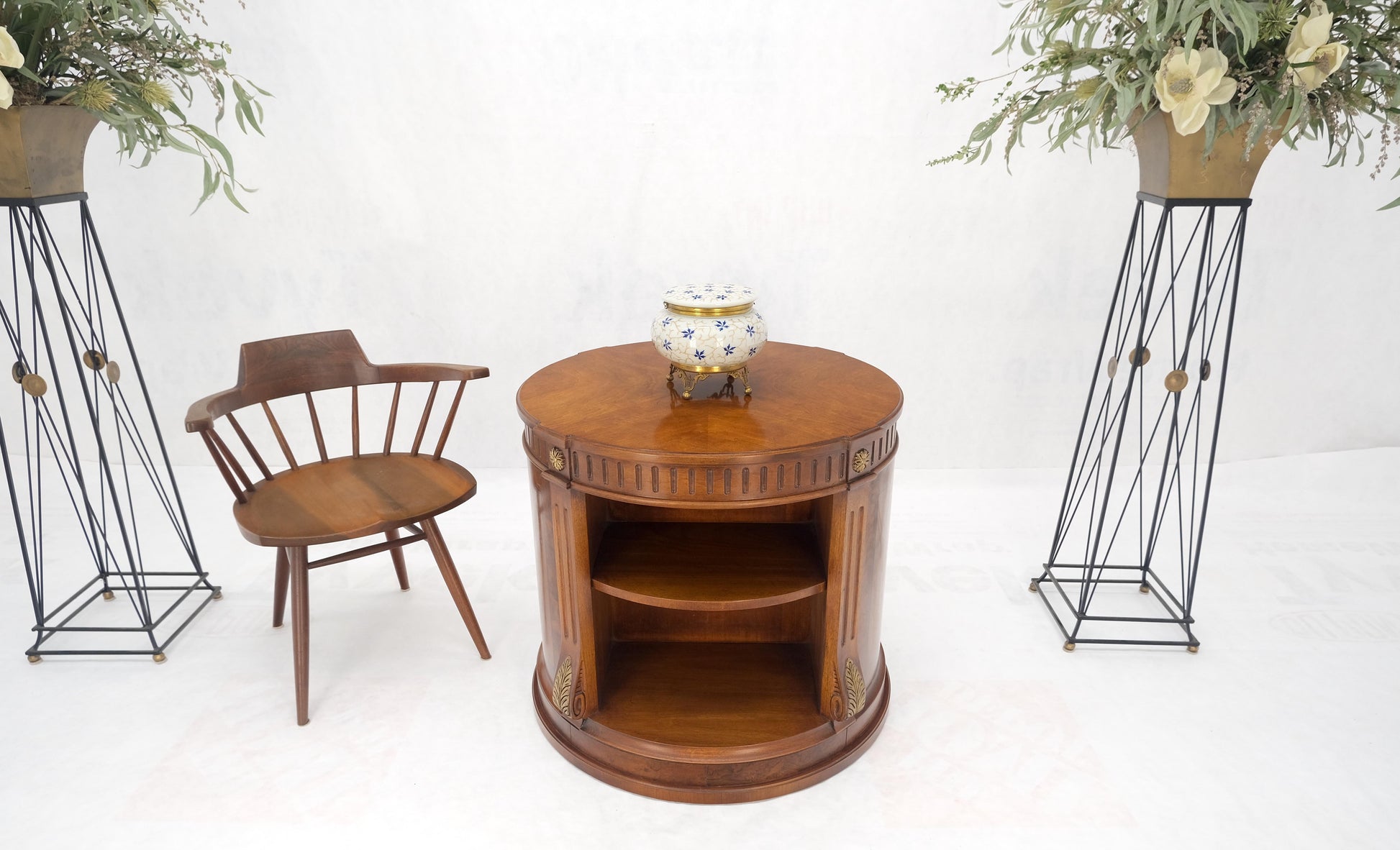 EstablishedLines Henredon Burl Walnut Round Center Lamp Side Occasional Table Stand Shelves Mint!