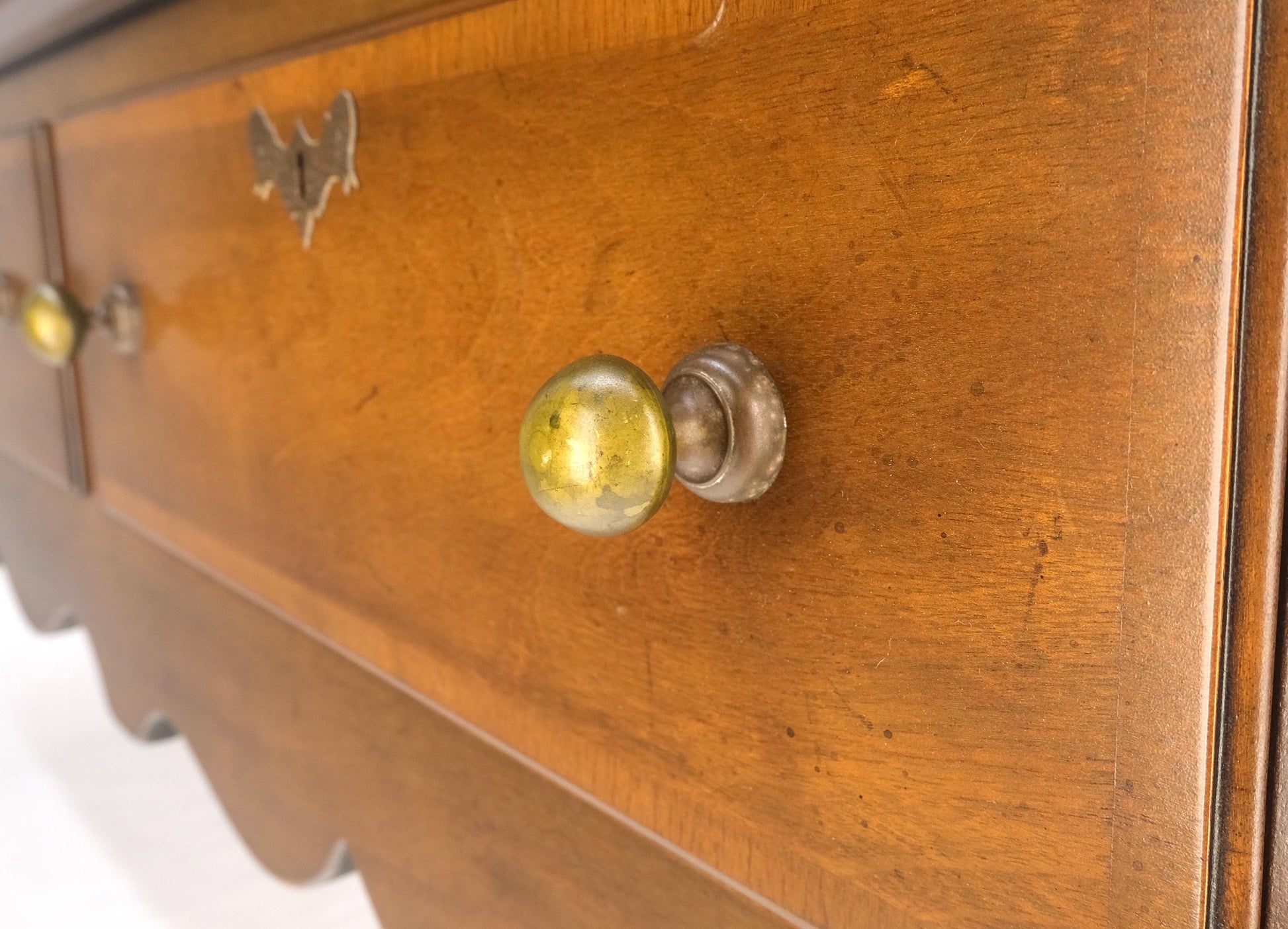 EstablishedLines Kittinger Williamsburg Restoration 3 Drawers Queen An Walnut Sideboard MINT