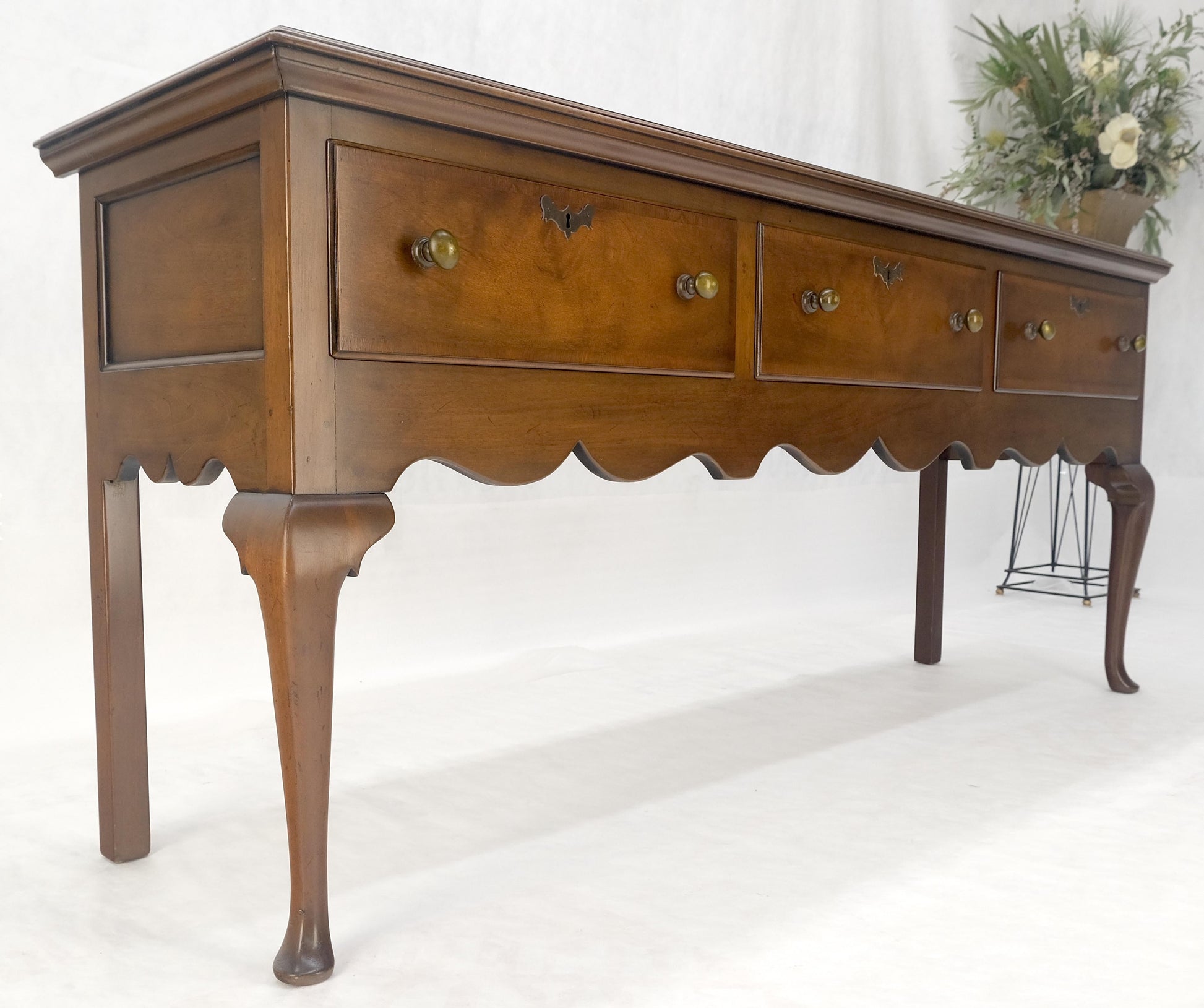 EstablishedLines Kittinger Williamsburg Restoration 3 Drawers Queen An Walnut Sideboard MINT