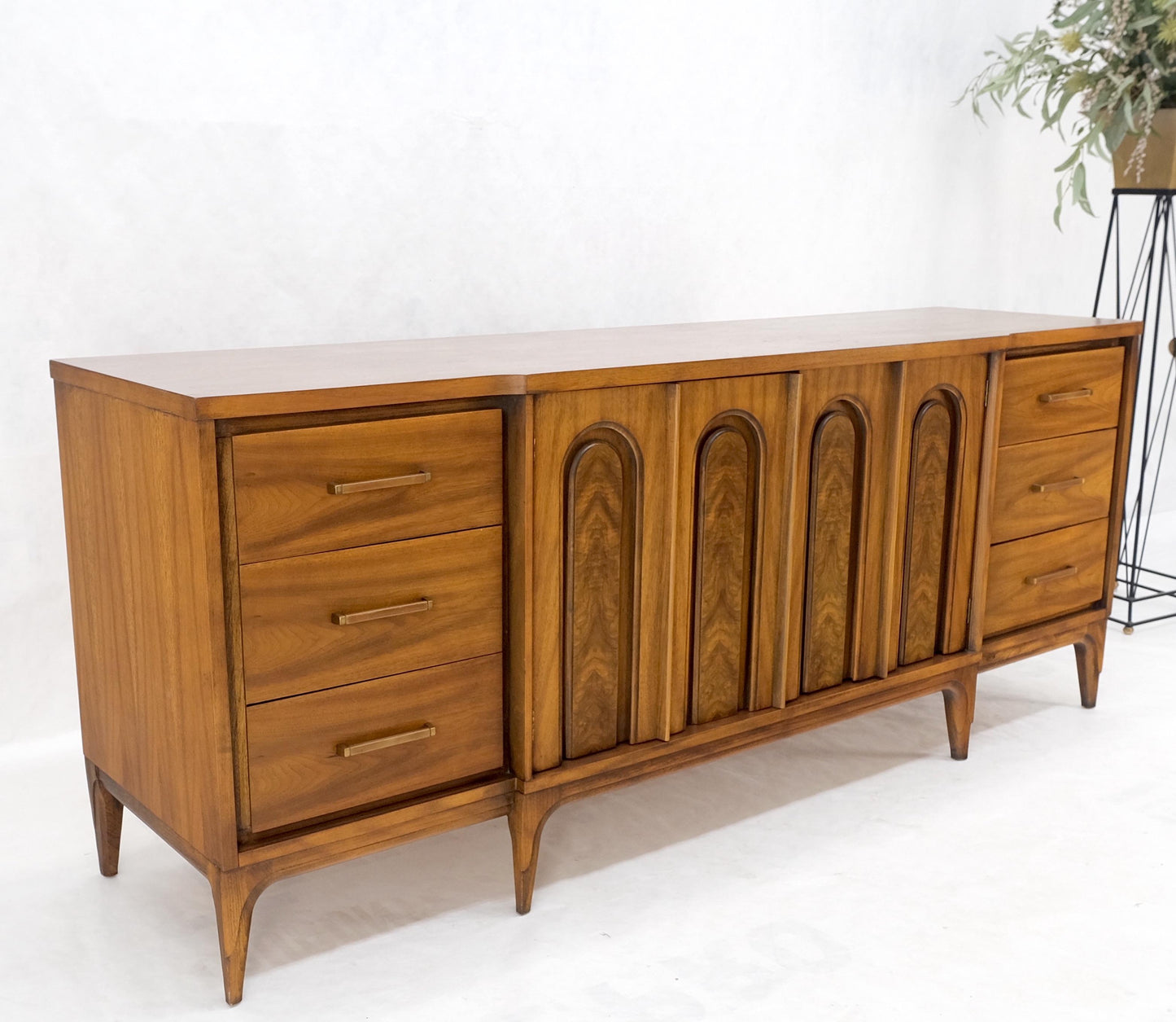 American Walnut Mid-Century Modern Double Doors 9 Drawers Dresser Credenza MINT!