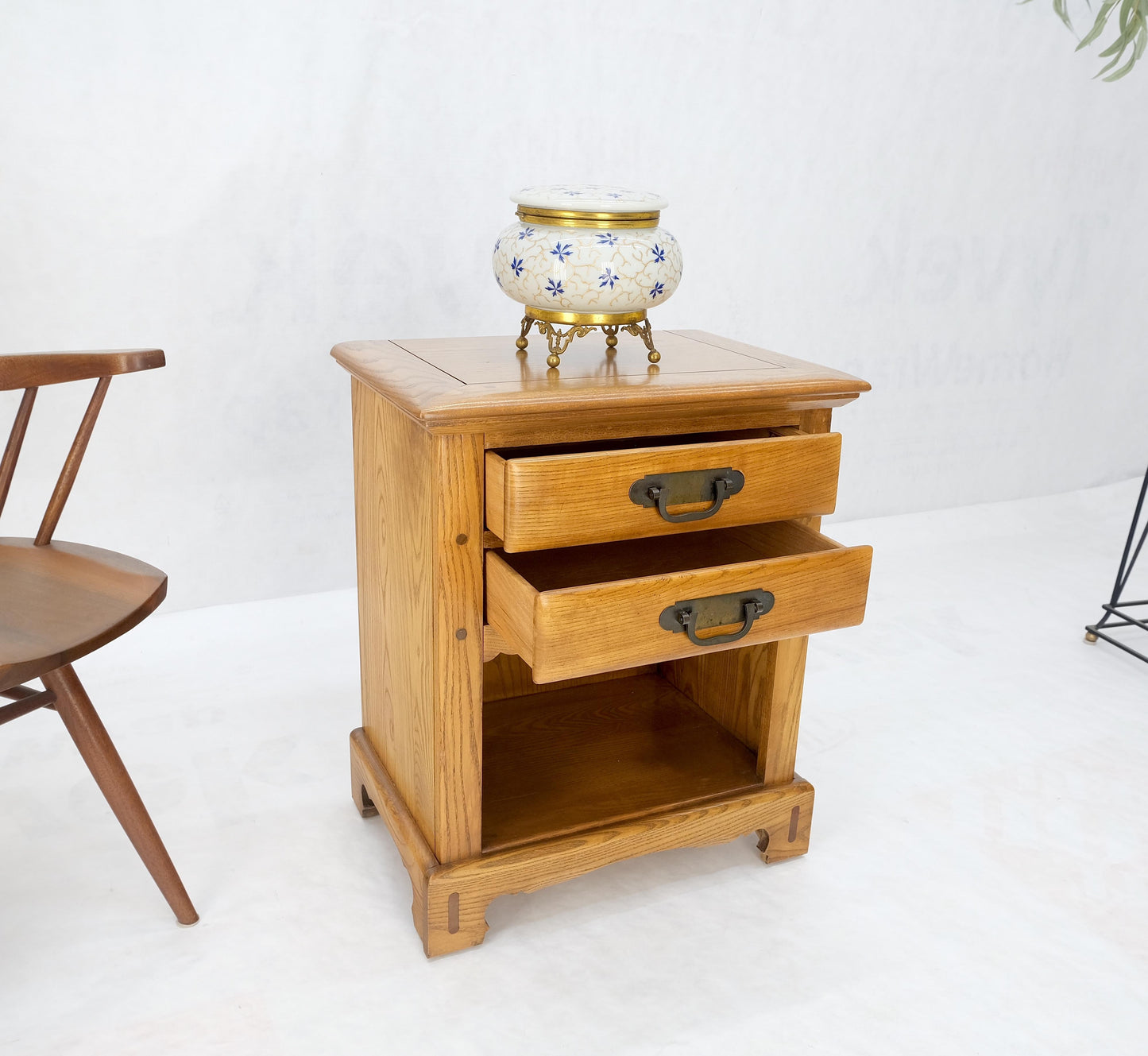 Solid Chestnut 2 Drawers Pegged Joint Honey Amber Finish Night Stands Table MINT