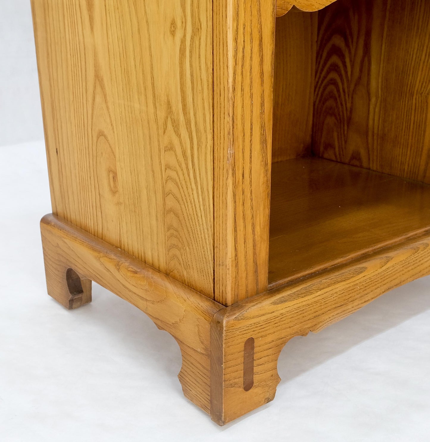 Solid Chestnut 2 Drawers Pegged Joint Honey Amber Finish Night Stands Table MINT