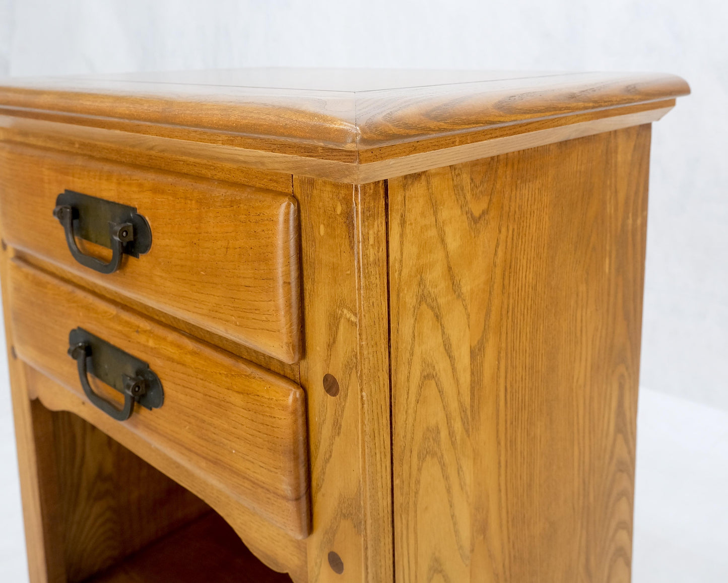 Solid Chestnut 2 Drawers Pegged Joint Honey Amber Finish Night Stands Table MINT
