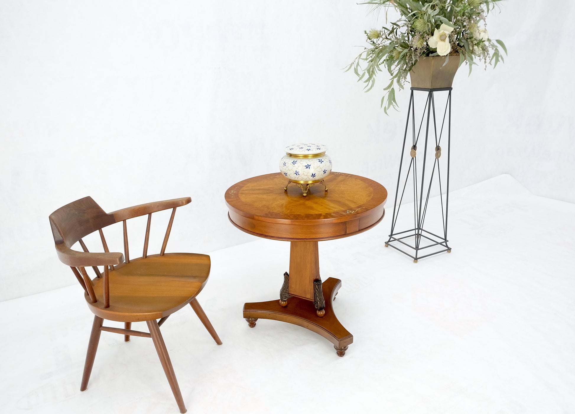 EstablishedLines Deco Banded Mahogany Mother of Pearl Inlay Round Lamp Center Gueridon Table MINT