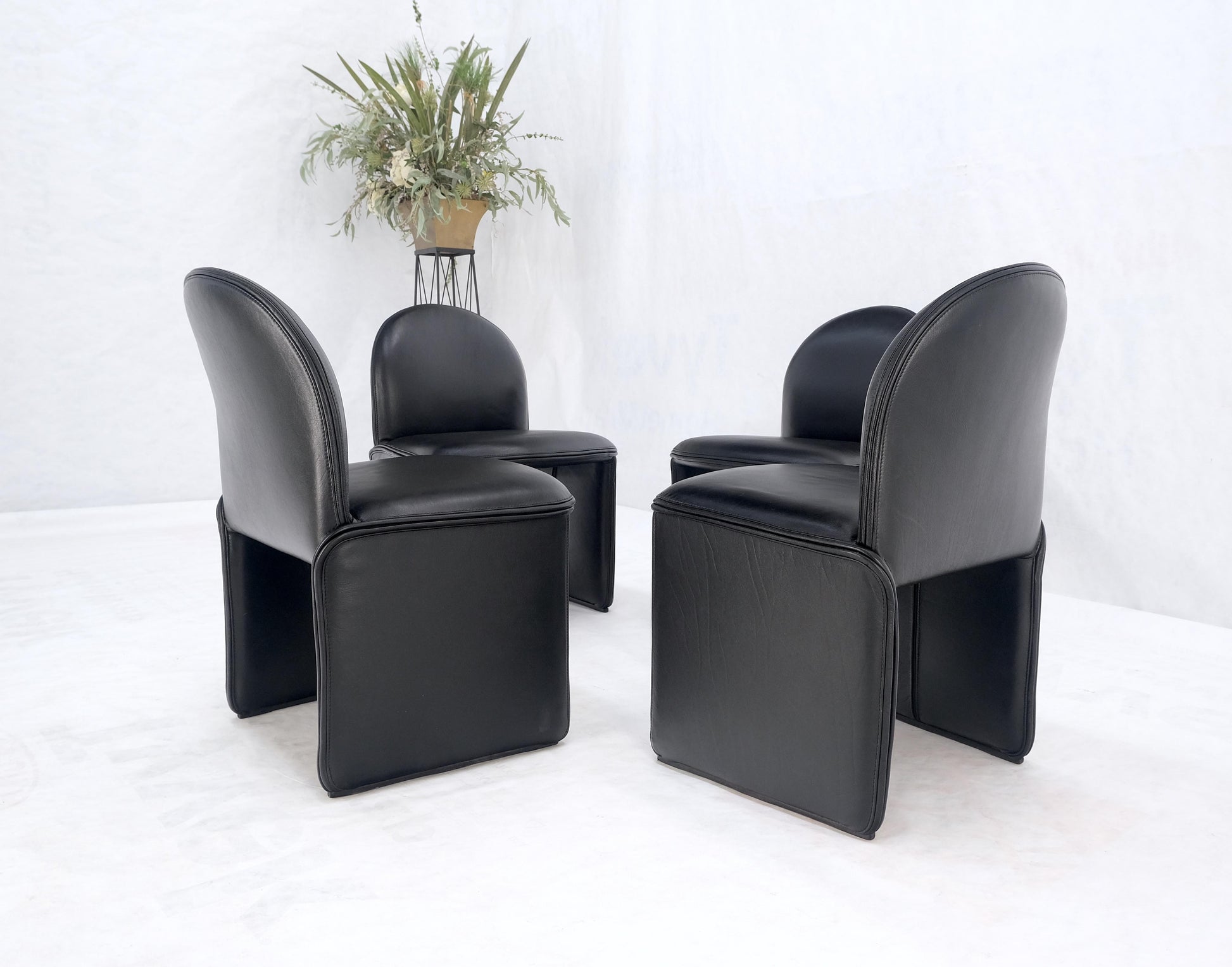 EstablishedLines Set 4 Italian Mid Century Modern Black Leather Dining Chairs Bellini Style MINT!