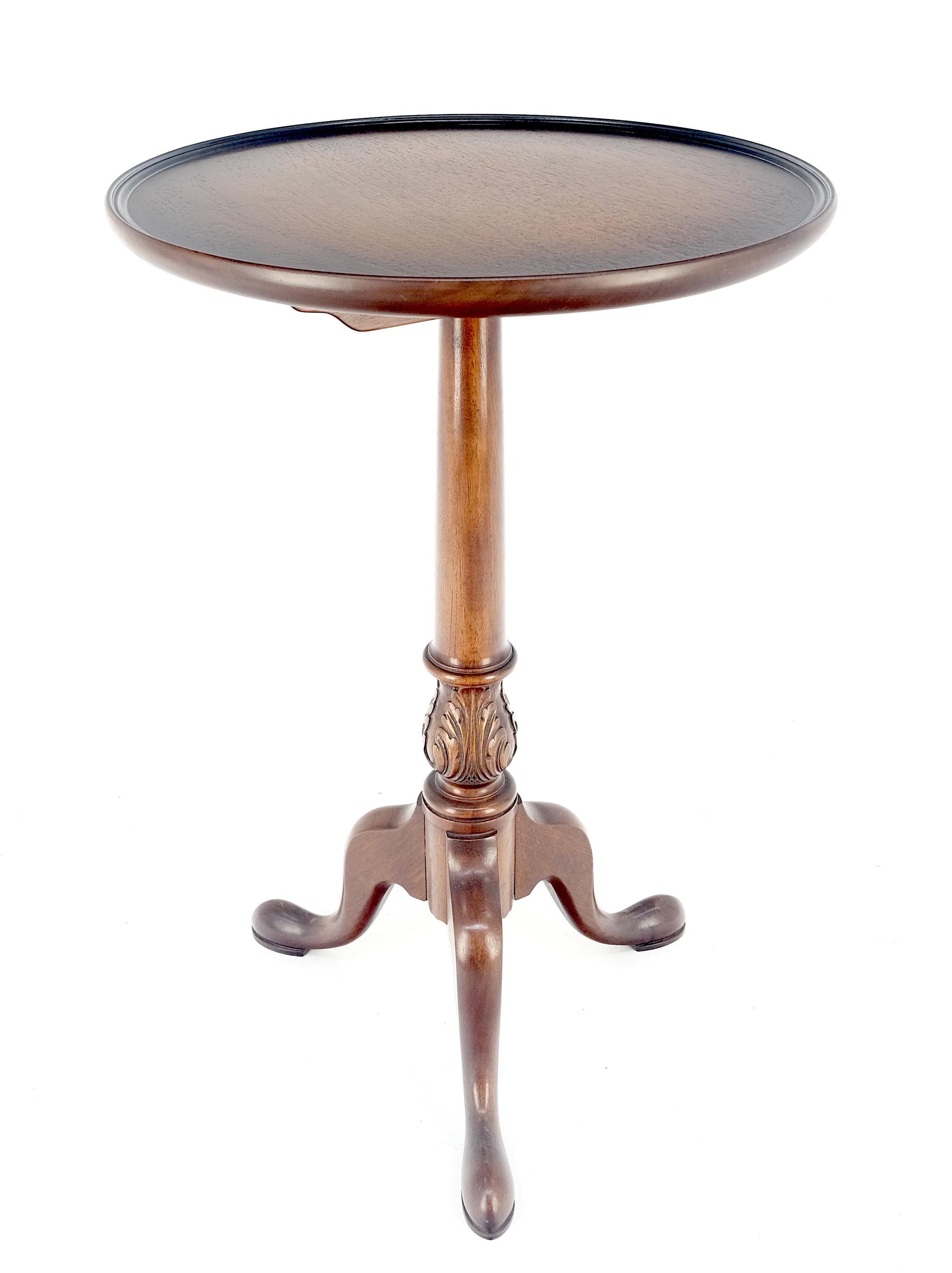 EstablishedLines Antique c1920s Carved Mahogany Tripod Base Round Pie Crust Edge Lamp Side Table
