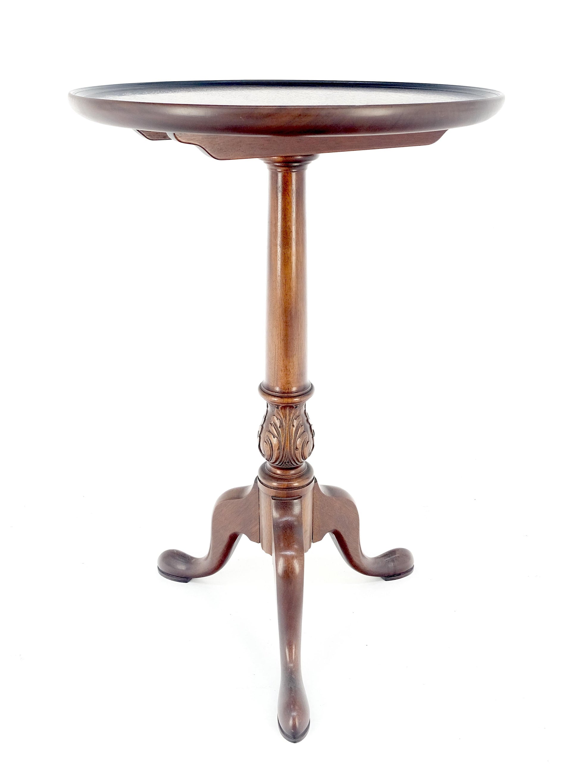 EstablishedLines Antique c1920s Carved Mahogany Tripod Base Round Pie Crust Edge Lamp Side Table