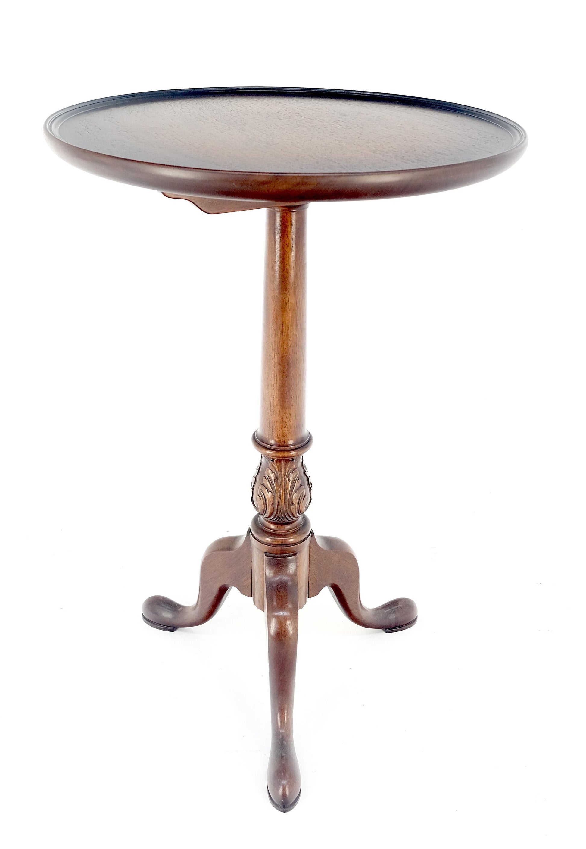 EstablishedLines Antique c1920s Carved Mahogany Tripod Base Round Pie Crust Edge Lamp Side Table