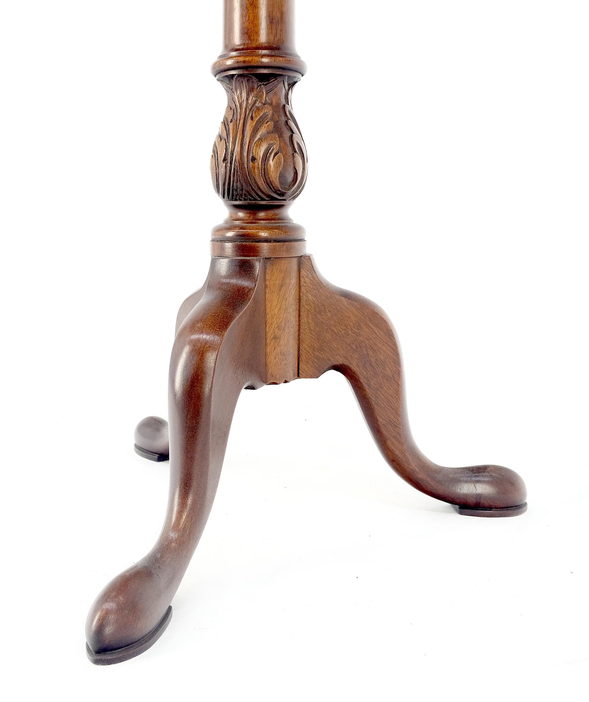EstablishedLines Antique c1920s Carved Mahogany Tripod Base Round Pie Crust Edge Lamp Side Table