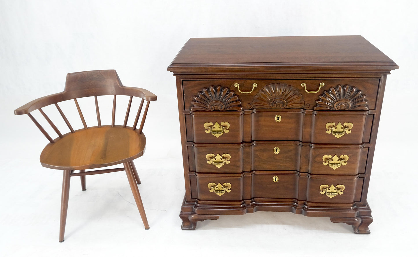 Block Front Carved Scallops Brass Drop Pulls 4 Drawers Bachelor Chest MINT!