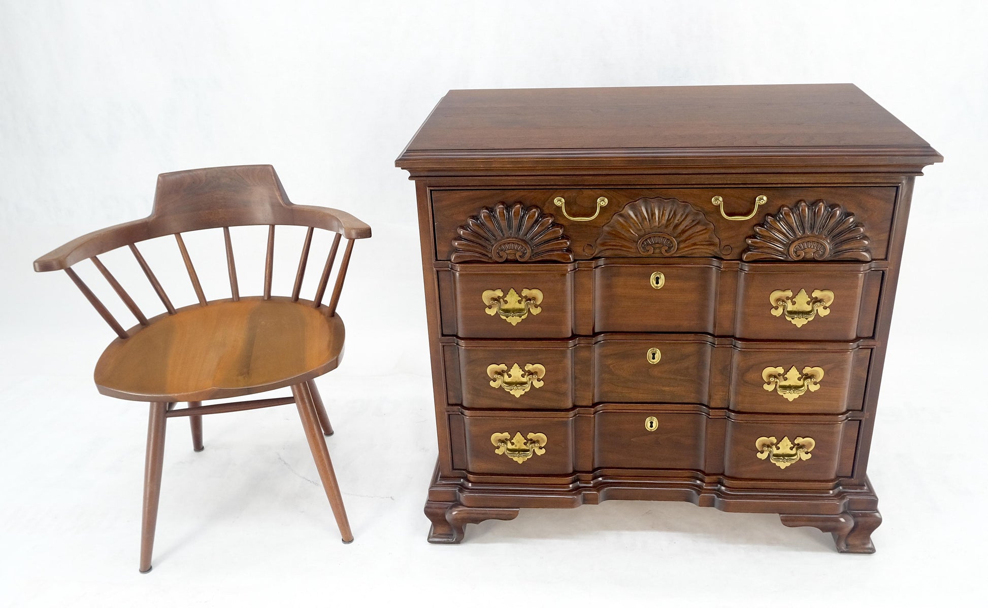 Block Front Carved Scallops Brass Drop Pulls 4 Drawers Bachelor Chest MINT!