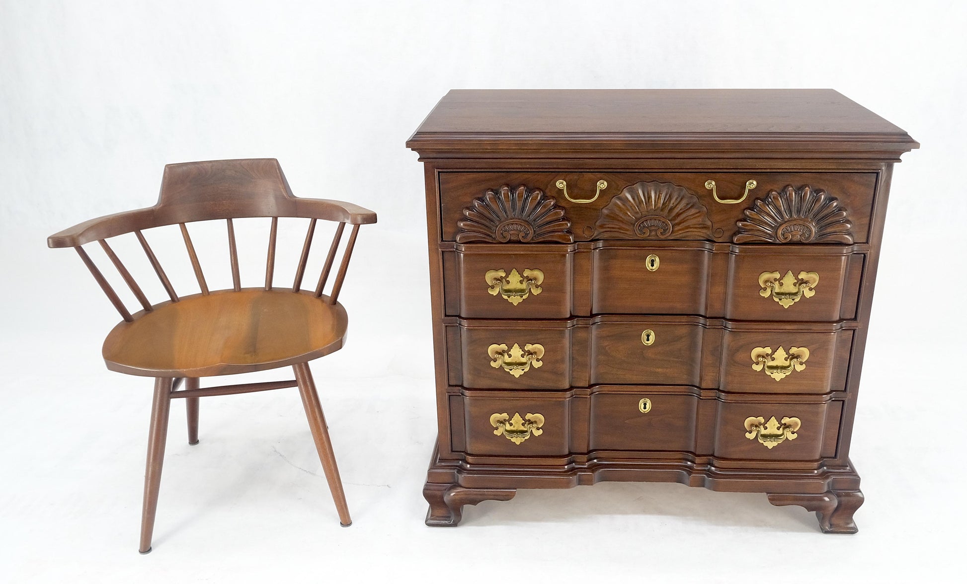 Block Front Carved Scallops Brass Drop Pulls 4 Drawers Bachelor Chest MINT!