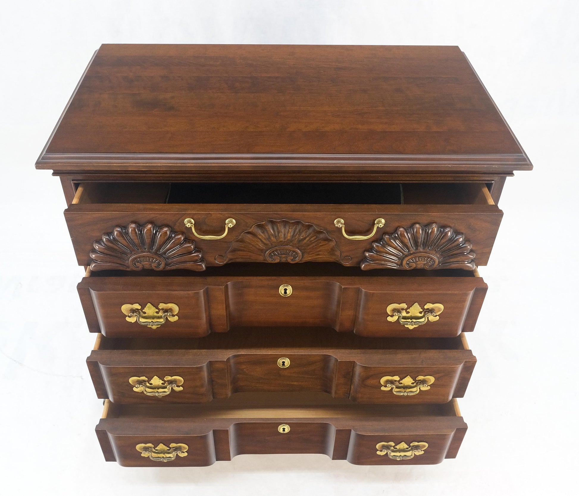 Block Front Carved Scallops Brass Drop Pulls 4 Drawers Bachelor Chest MINT!