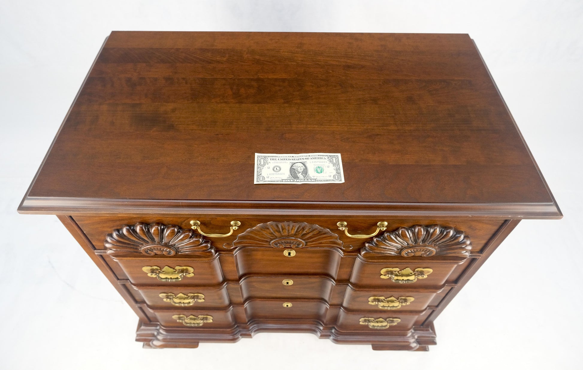 Block Front Carved Scallops Brass Drop Pulls 4 Drawers Bachelor Chest MINT!