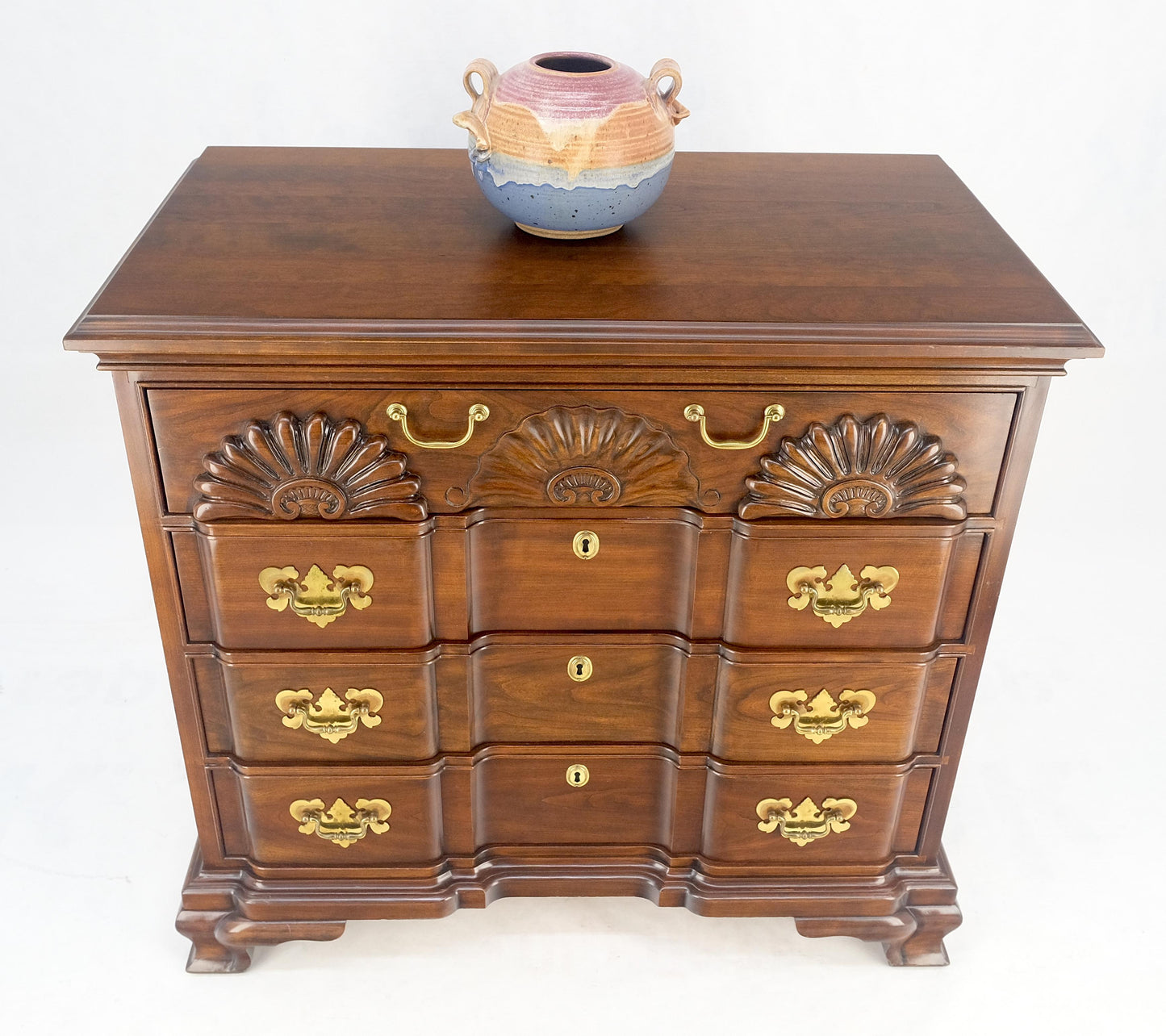 Block Front Carved Scallops Brass Drop Pulls 4 Drawers Bachelor Chest MINT!