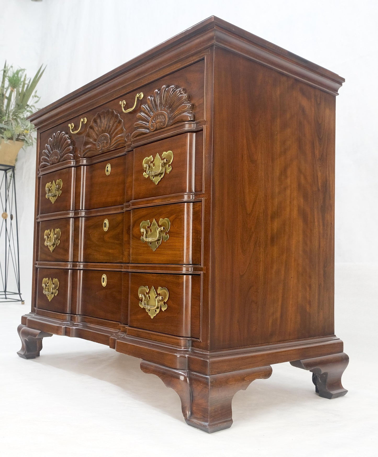Block Front Carved Scallops Brass Drop Pulls 4 Drawers Bachelor Chest MINT!