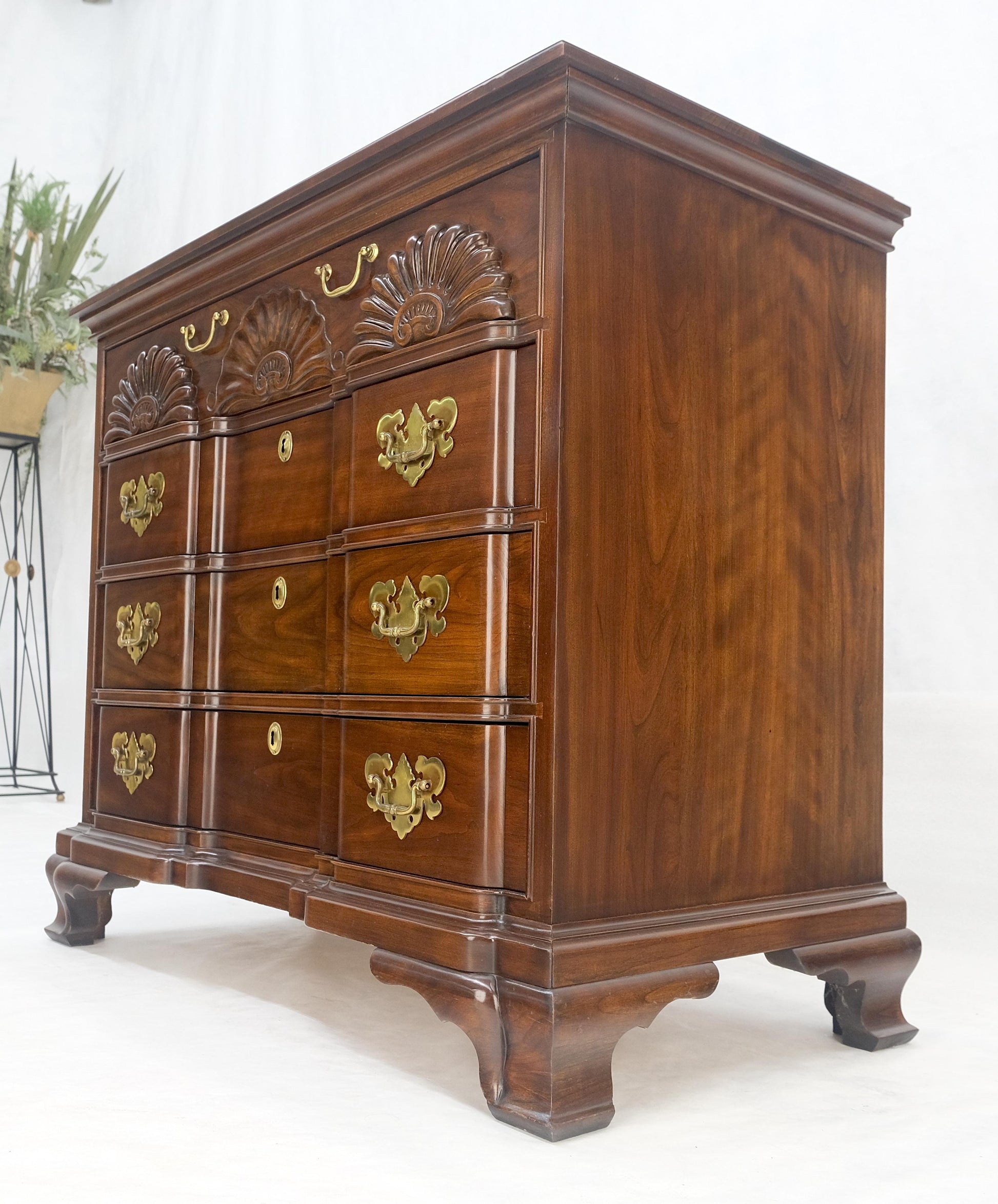 Block Front Carved Scallops Brass Drop Pulls 4 Drawers Bachelor Chest MINT!