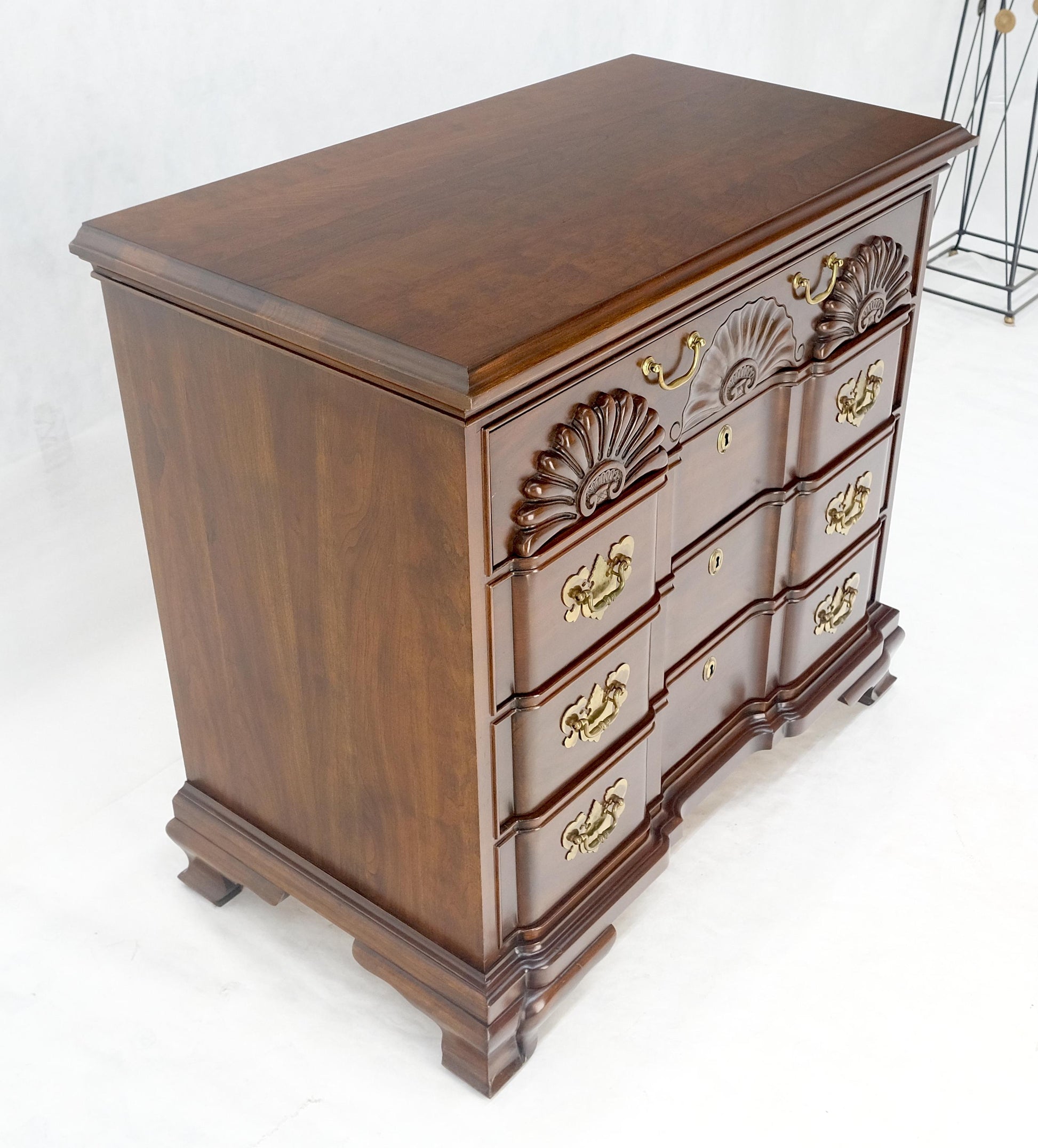 Block Front Carved Scallops Brass Drop Pulls 4 Drawers Bachelor Chest MINT!
