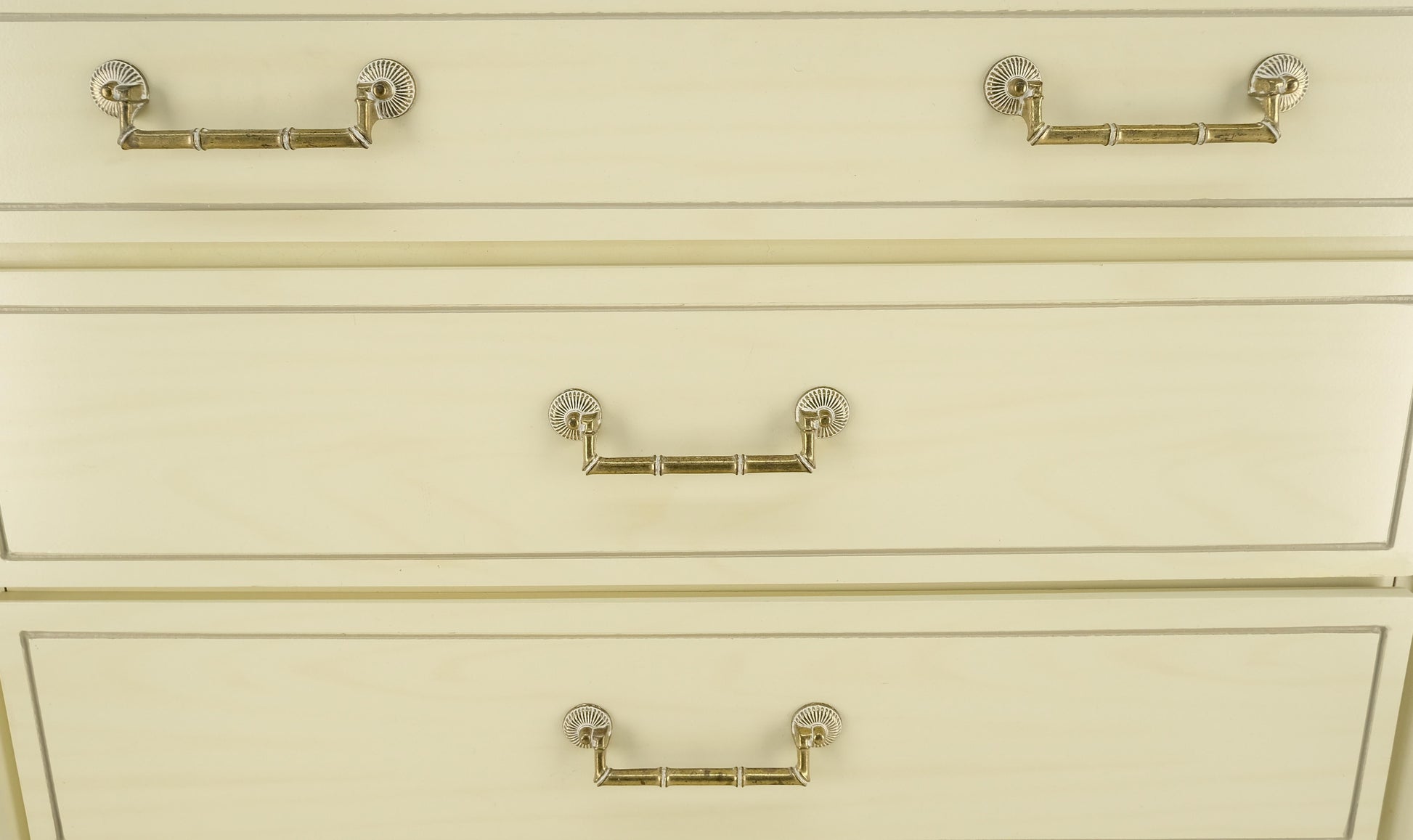 EstablishedLines Faux Bamboo Beige White Lacquer 4 Drawers Bachelor Chest Dresser MINT!
