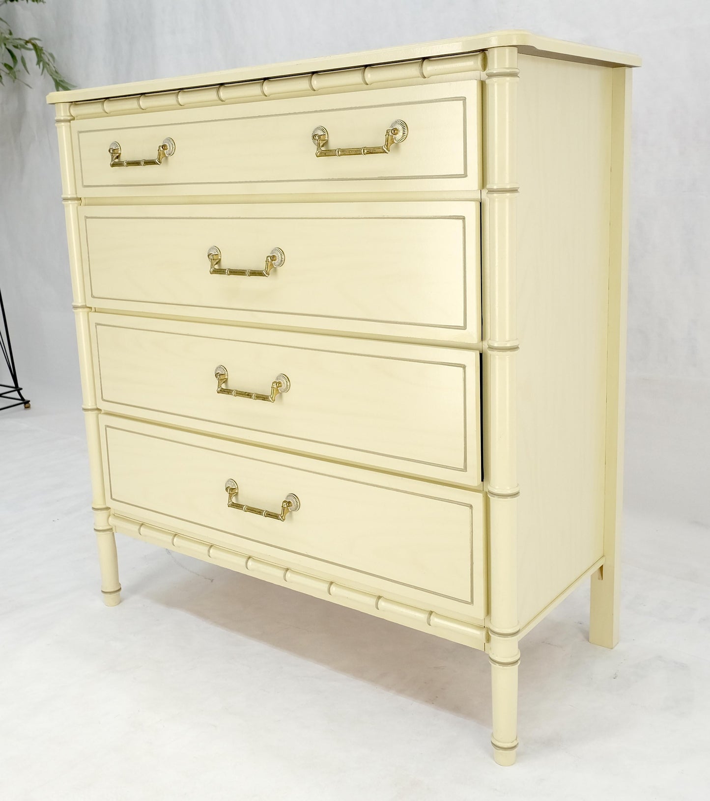 EstablishedLines Faux Bamboo Beige White Lacquer 4 Drawers Bachelor Chest Dresser MINT!