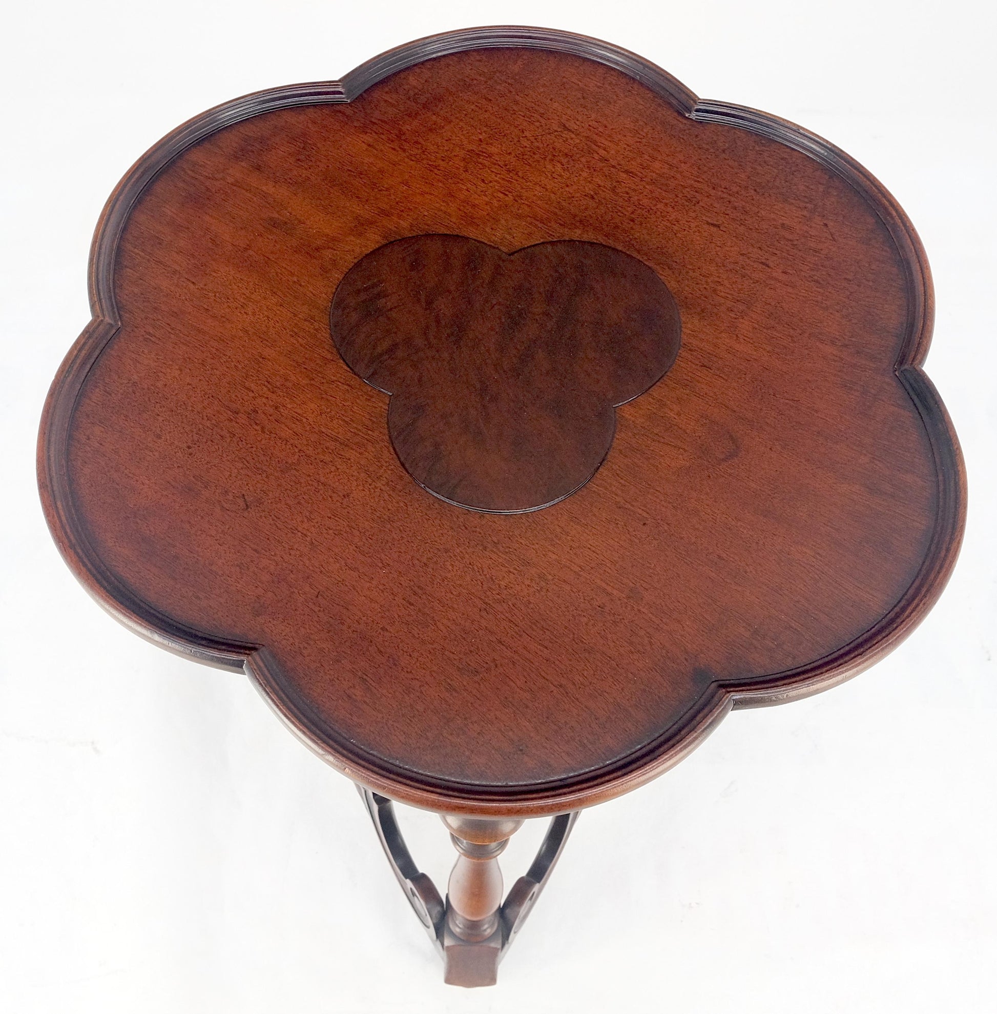EstablishedLines Clover Shape Top Carved Triangle Base Side Lamp End Center Occasional Table MINT