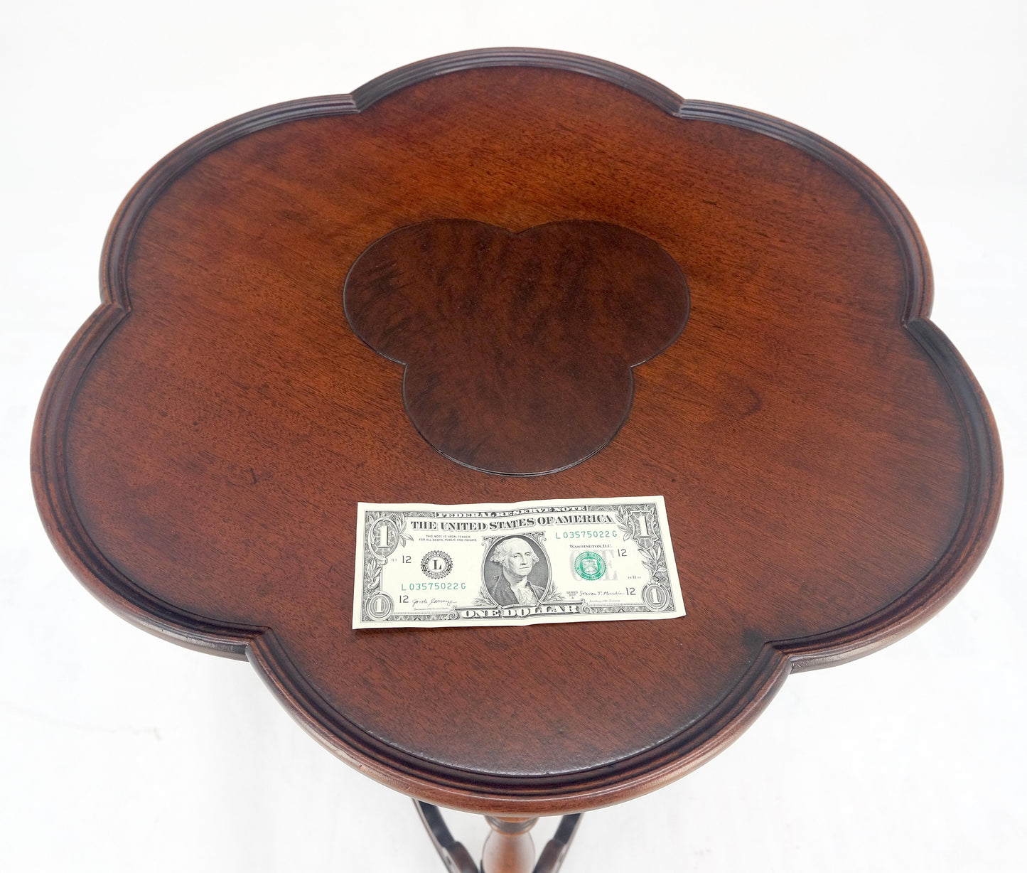 EstablishedLines Clover Shape Top Carved Triangle Base Side Lamp End Center Occasional Table MINT