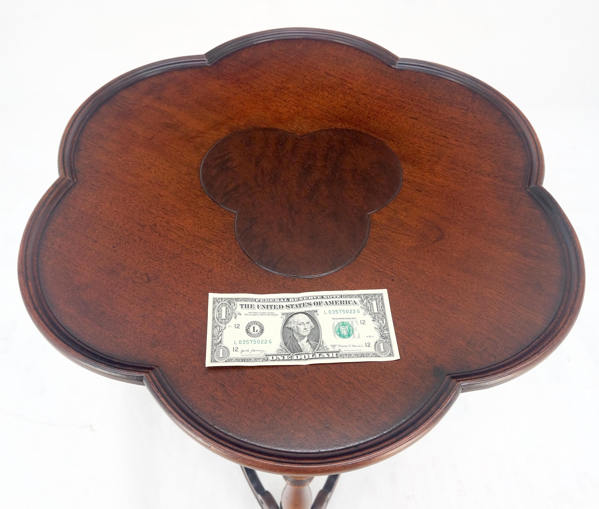 EstablishedLines Clover Shape Top Carved Triangle Base Side Lamp End Center Occasional Table MINT