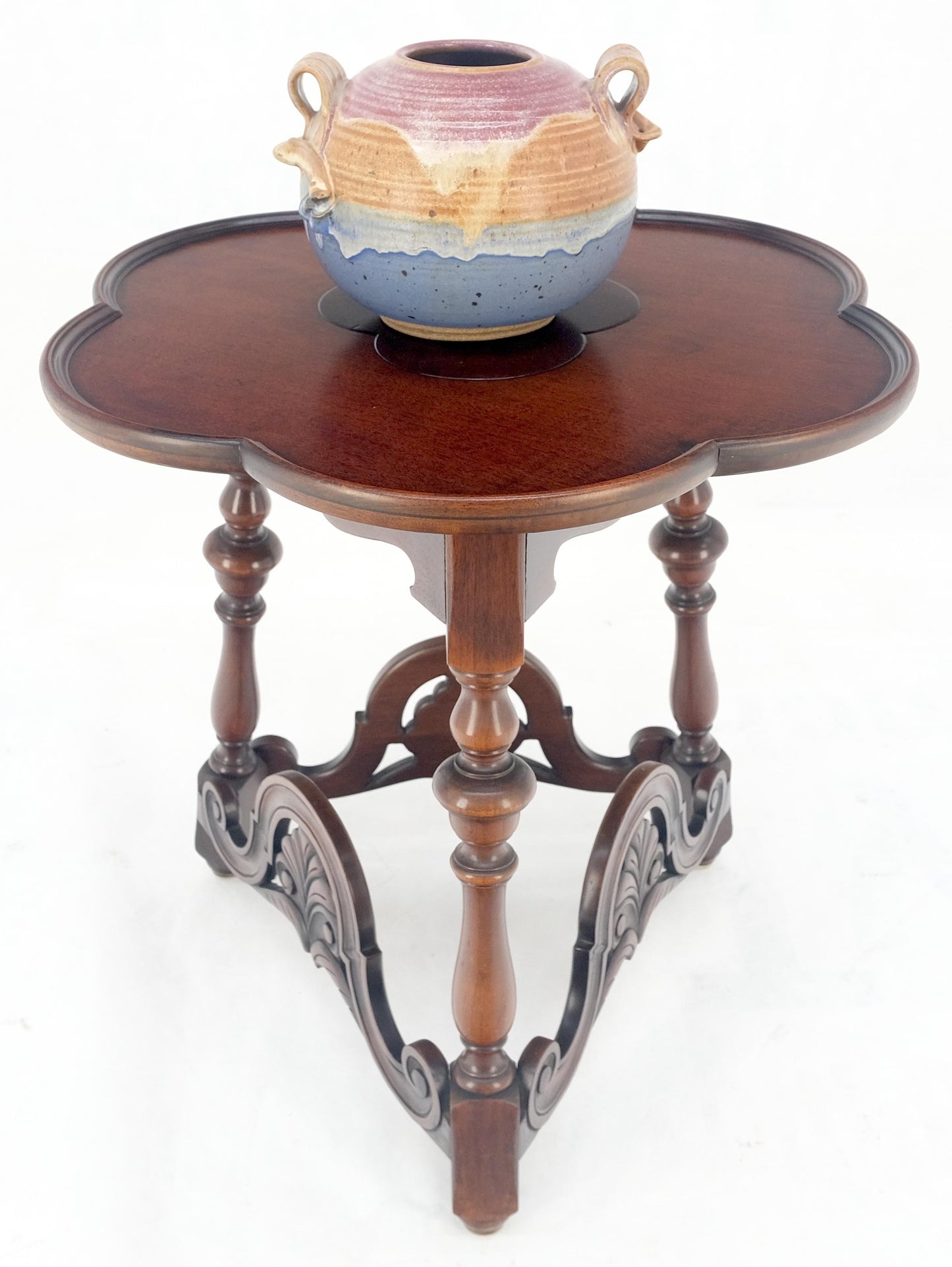 EstablishedLines Clover Shape Top Carved Triangle Base Side Lamp End Center Occasional Table MINT