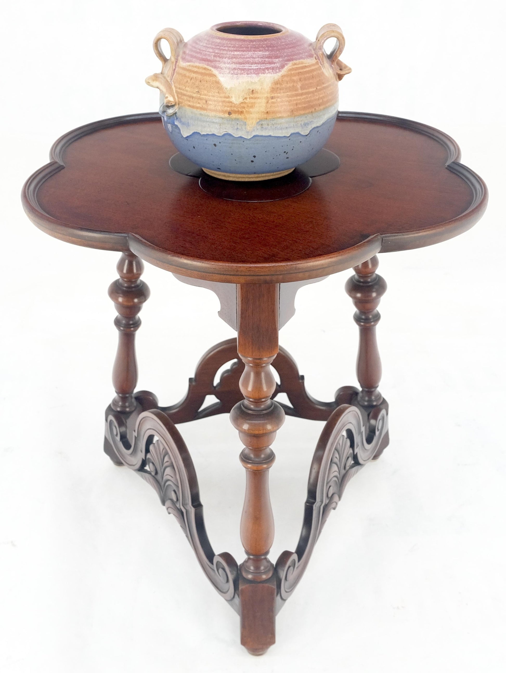 EstablishedLines Clover Shape Top Carved Triangle Base Side Lamp End Center Occasional Table MINT