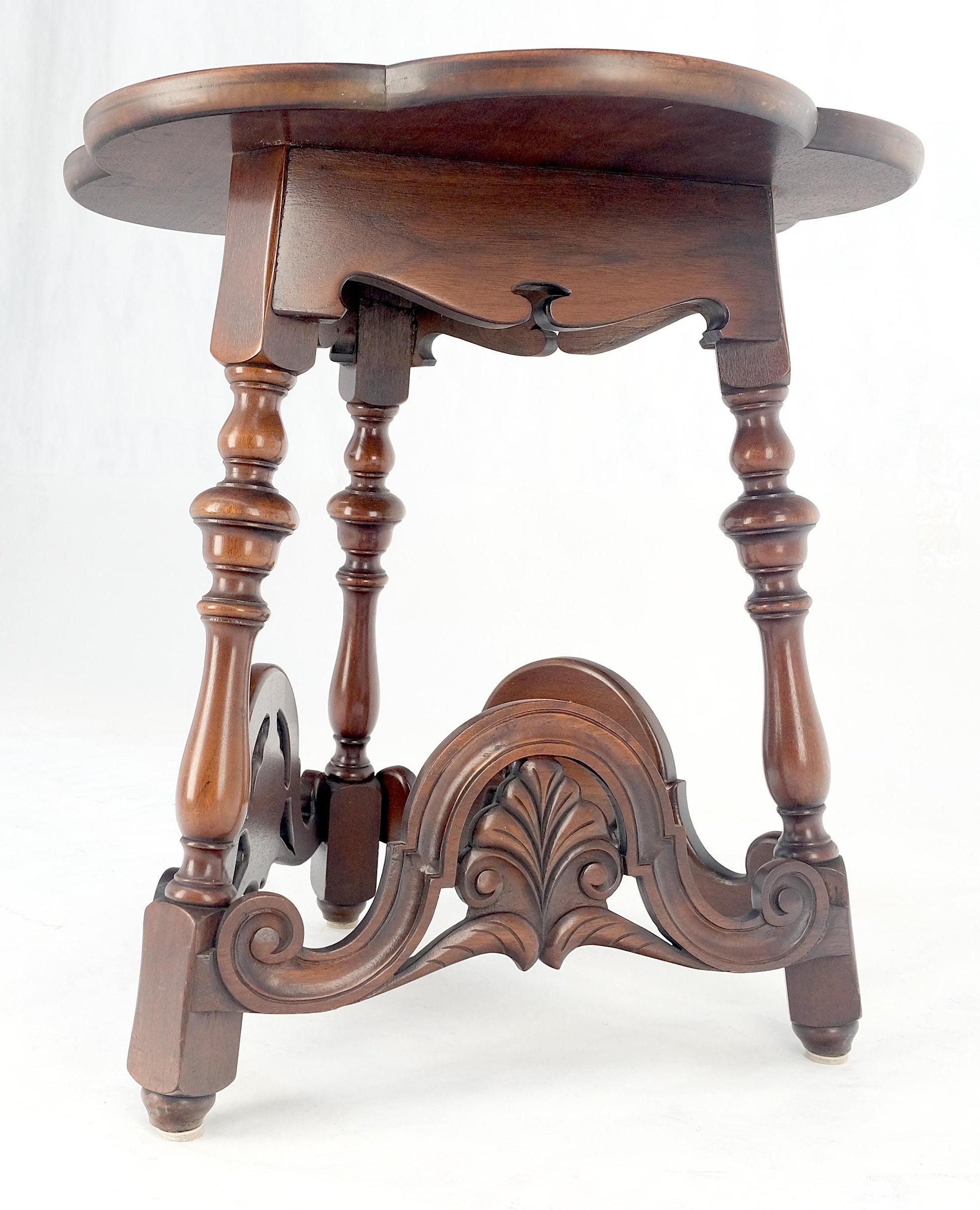 EstablishedLines Clover Shape Top Carved Triangle Base Side Lamp End Center Occasional Table MINT