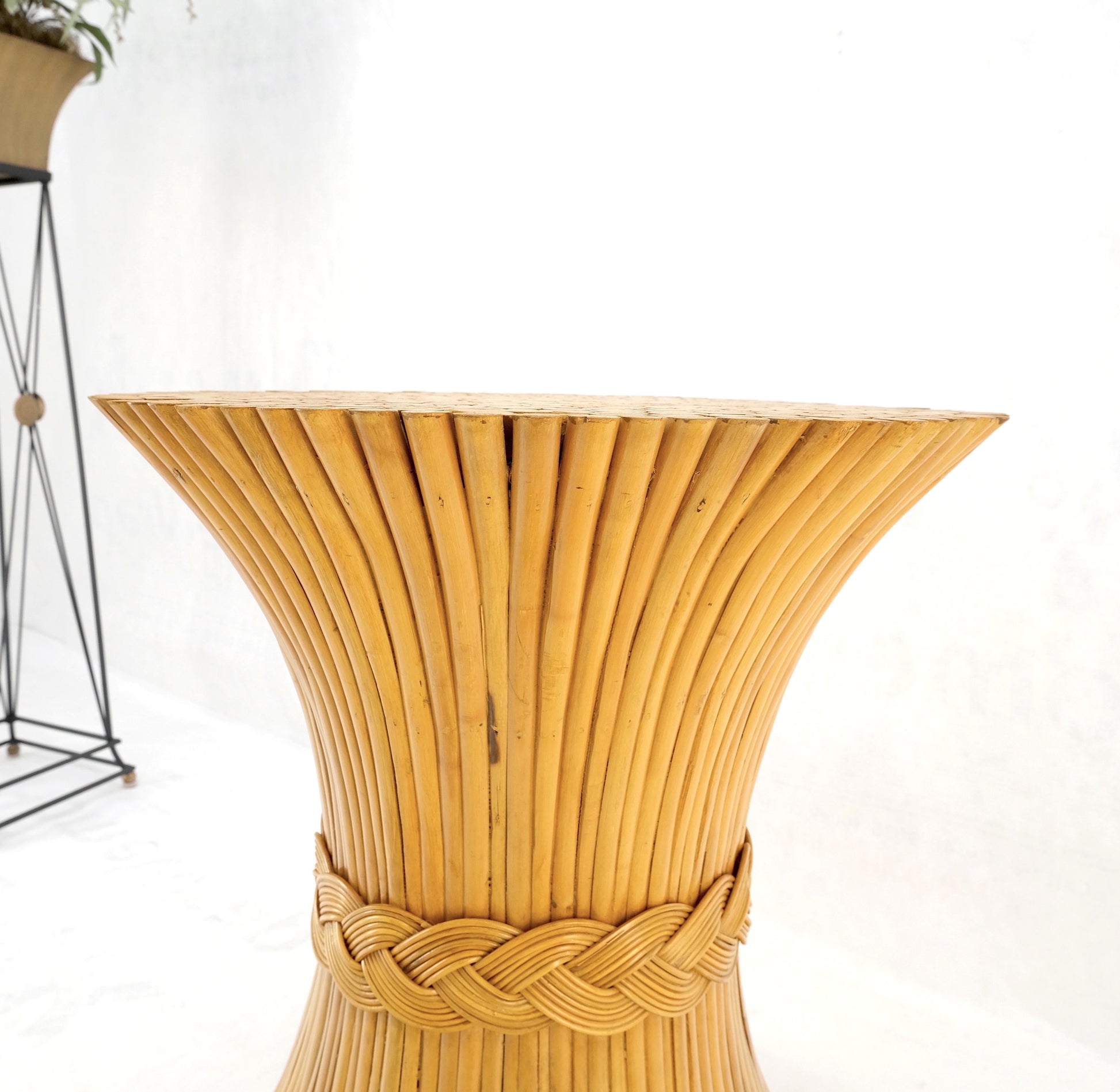 EstablishedLines Sheath of "Wheat" Style Round Base for Round Glass Dining Conference Table