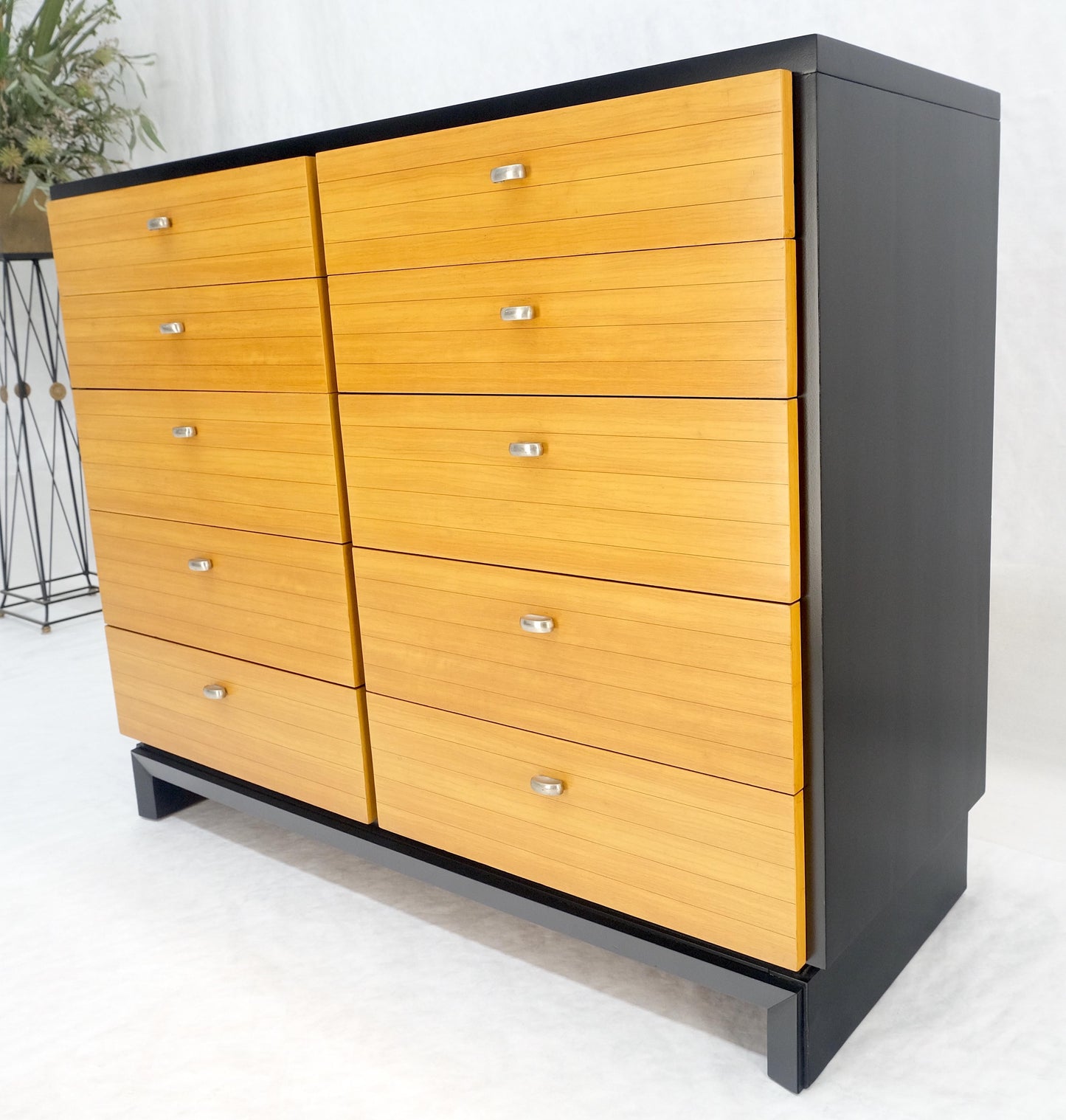 EstablishedLines American of Martinsville Black & Blond 10 Drawers Dresser on Bracket Feet MINT!