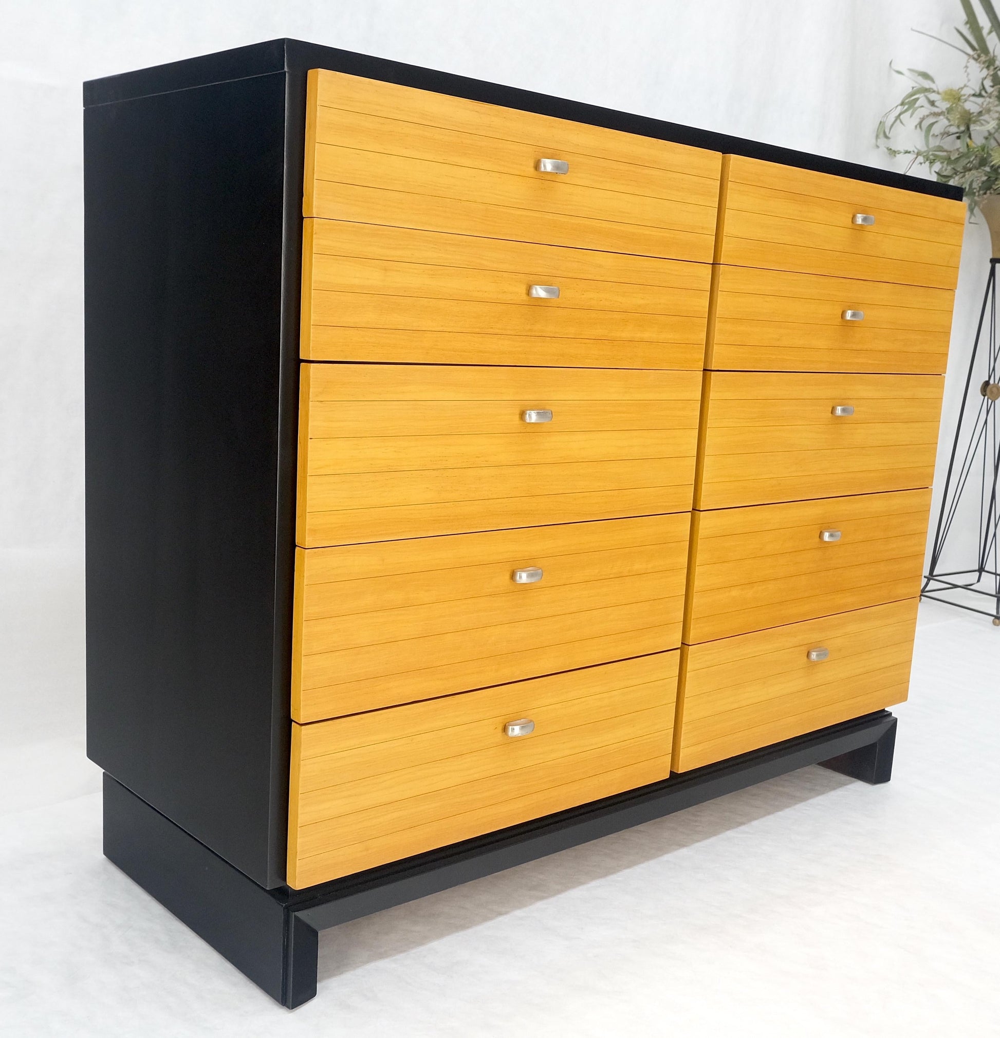 EstablishedLines American of Martinsville Black & Blond 10 Drawers Dresser on Bracket Feet MINT!