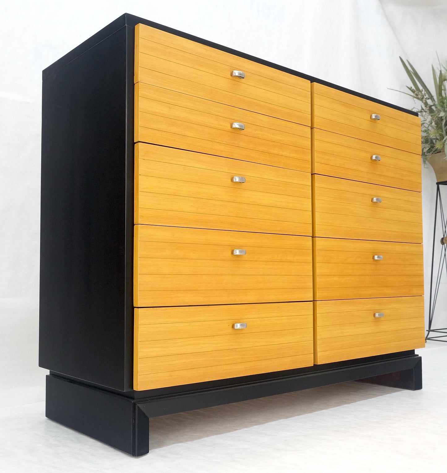 EstablishedLines American of Martinsville Black & Blond 10 Drawers Dresser on Bracket Feet MINT!