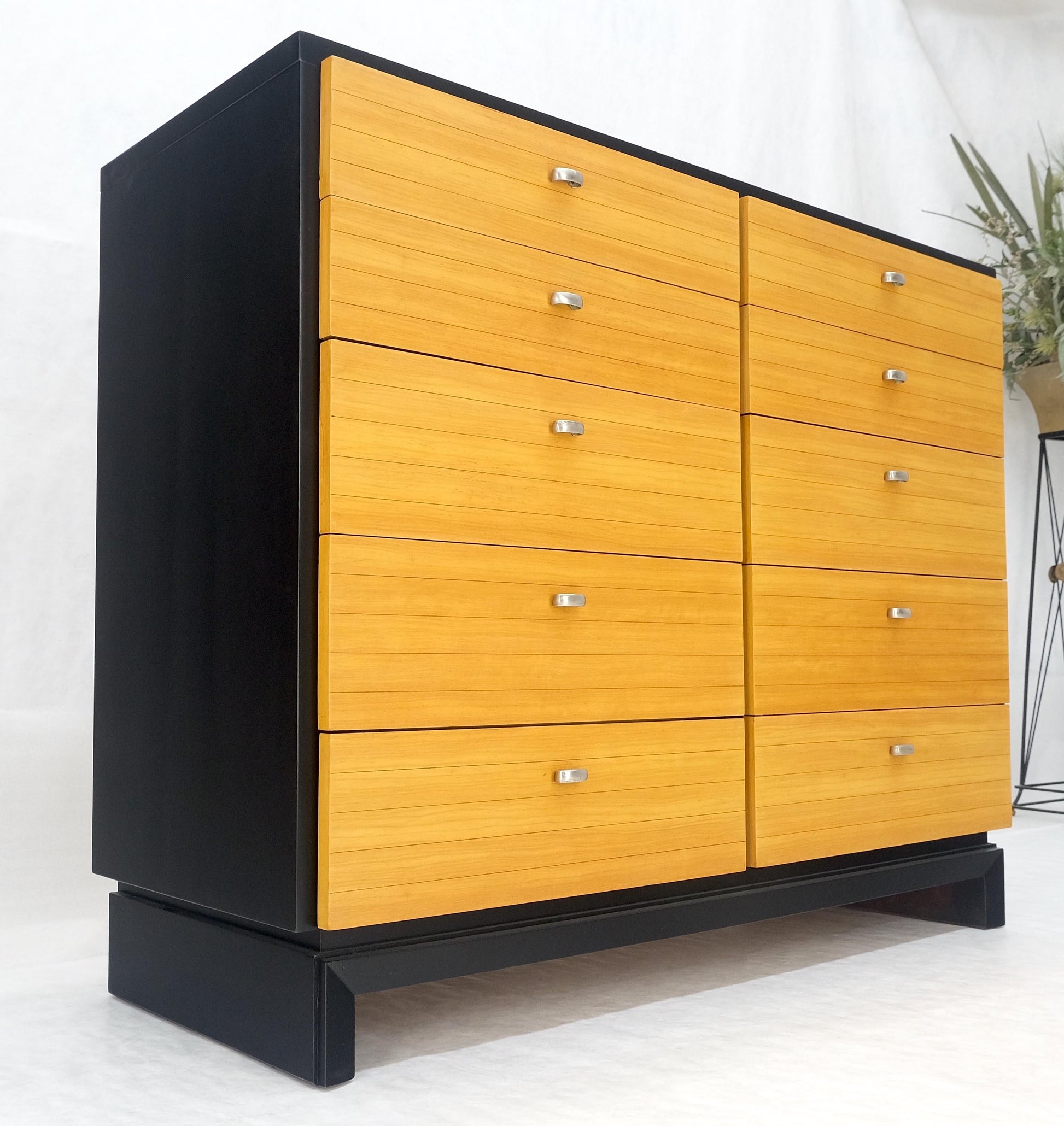 EstablishedLines American of Martinsville Black & Blond 10 Drawers Dresser on Bracket Feet MINT!