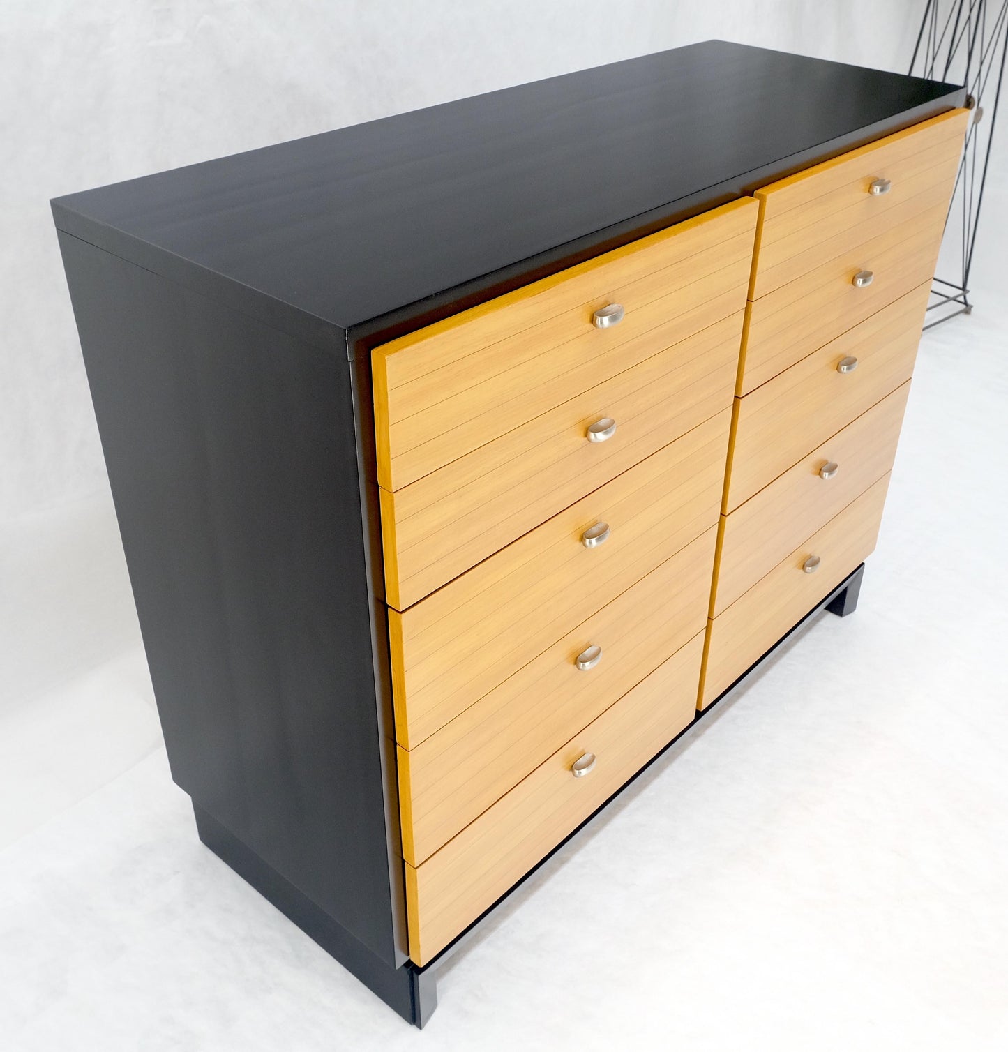 EstablishedLines American of Martinsville Black & Blond 10 Drawers Dresser on Bracket Feet MINT!