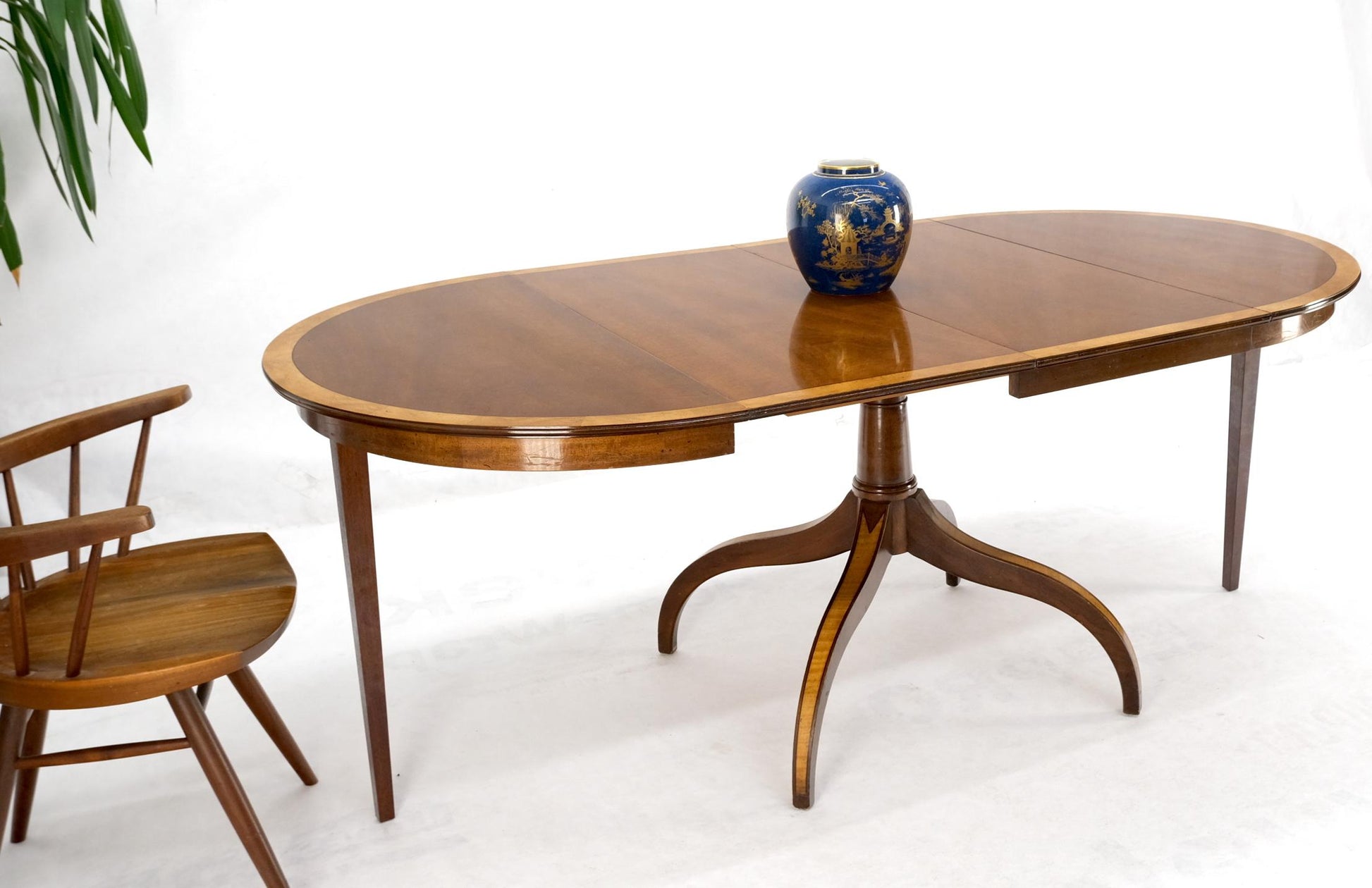 EstablishedLines Charak Lacquered Mahogany Banded Round Dining Table w/ 2 Leaves Inlaid Legs Mint