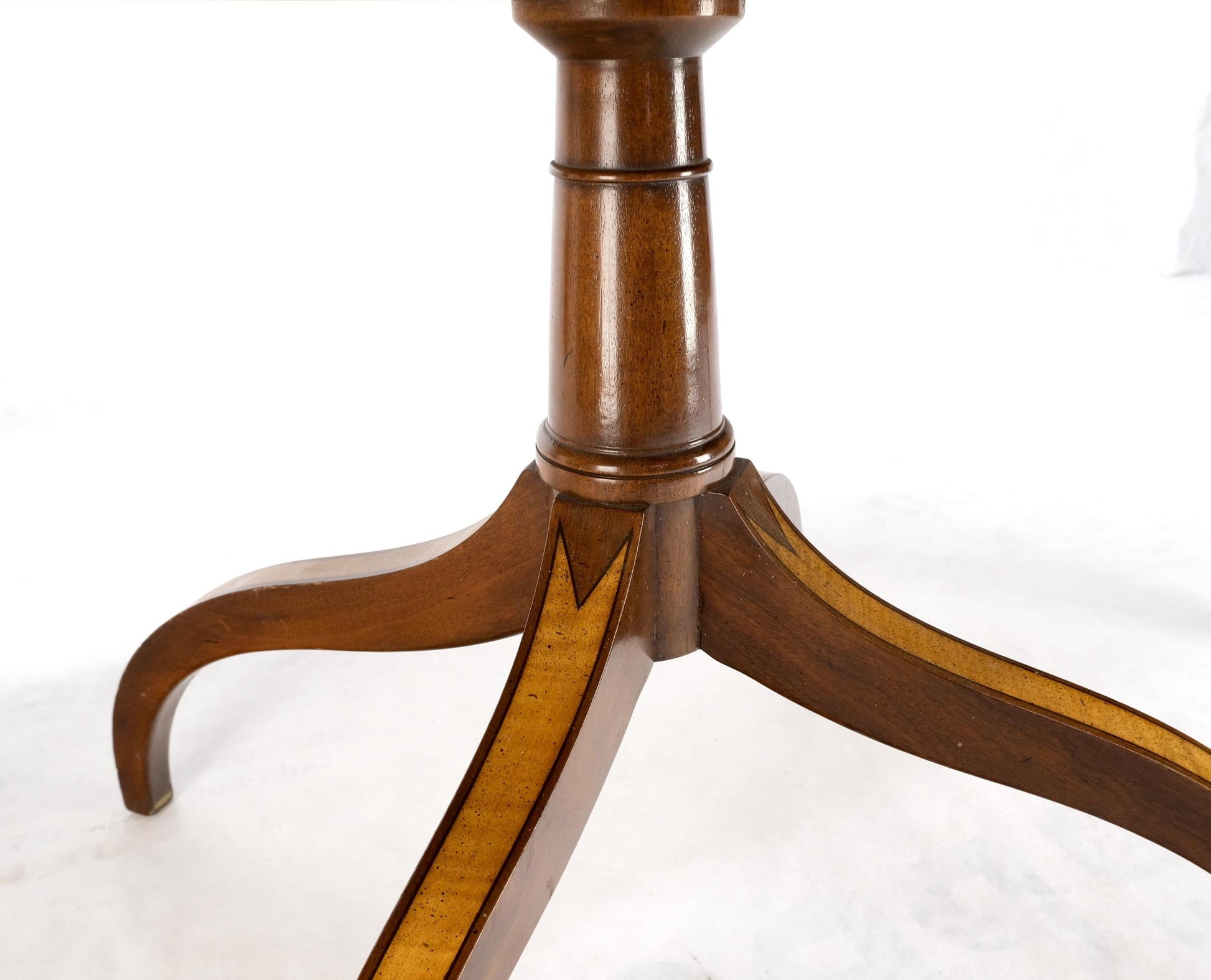 EstablishedLines Charak Lacquered Mahogany Banded Round Dining Table w/ 2 Leaves Inlaid Legs Mint